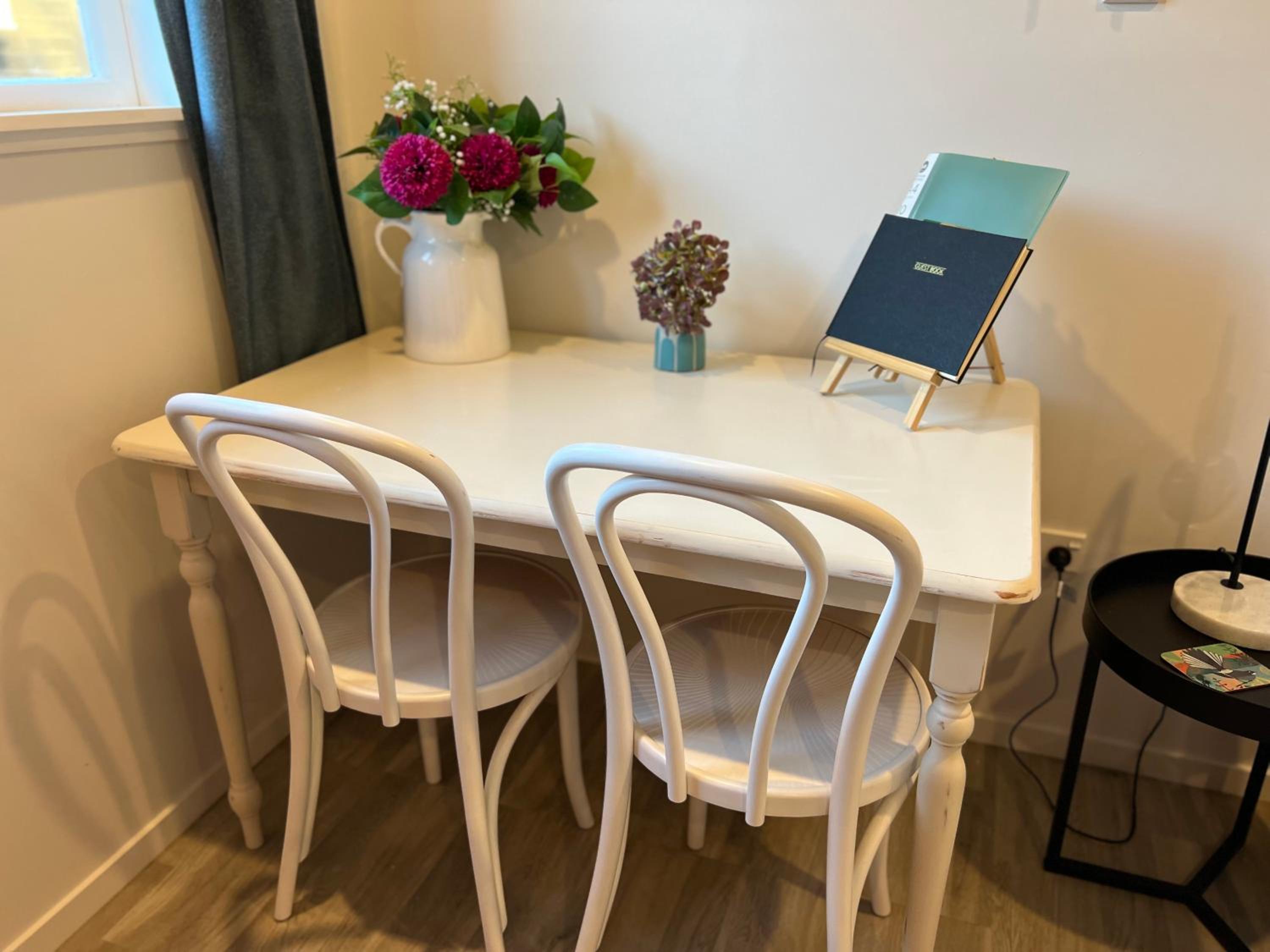 Short Stay- YOUR OWN GUESTHOUSE! view 3
