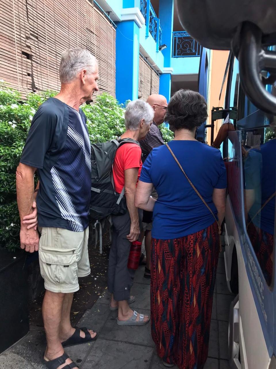 Nhà Khách Làng May Mắn - Village Chance
