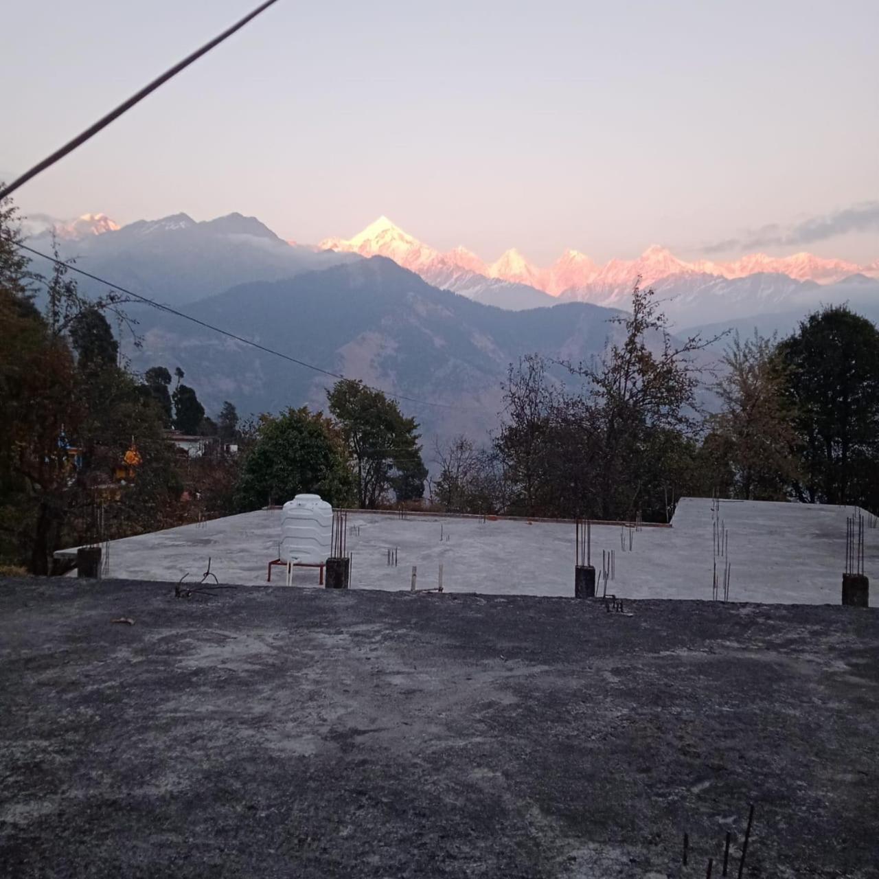 Comet Himalayan Paradise Homestay, Munsiyari view 2