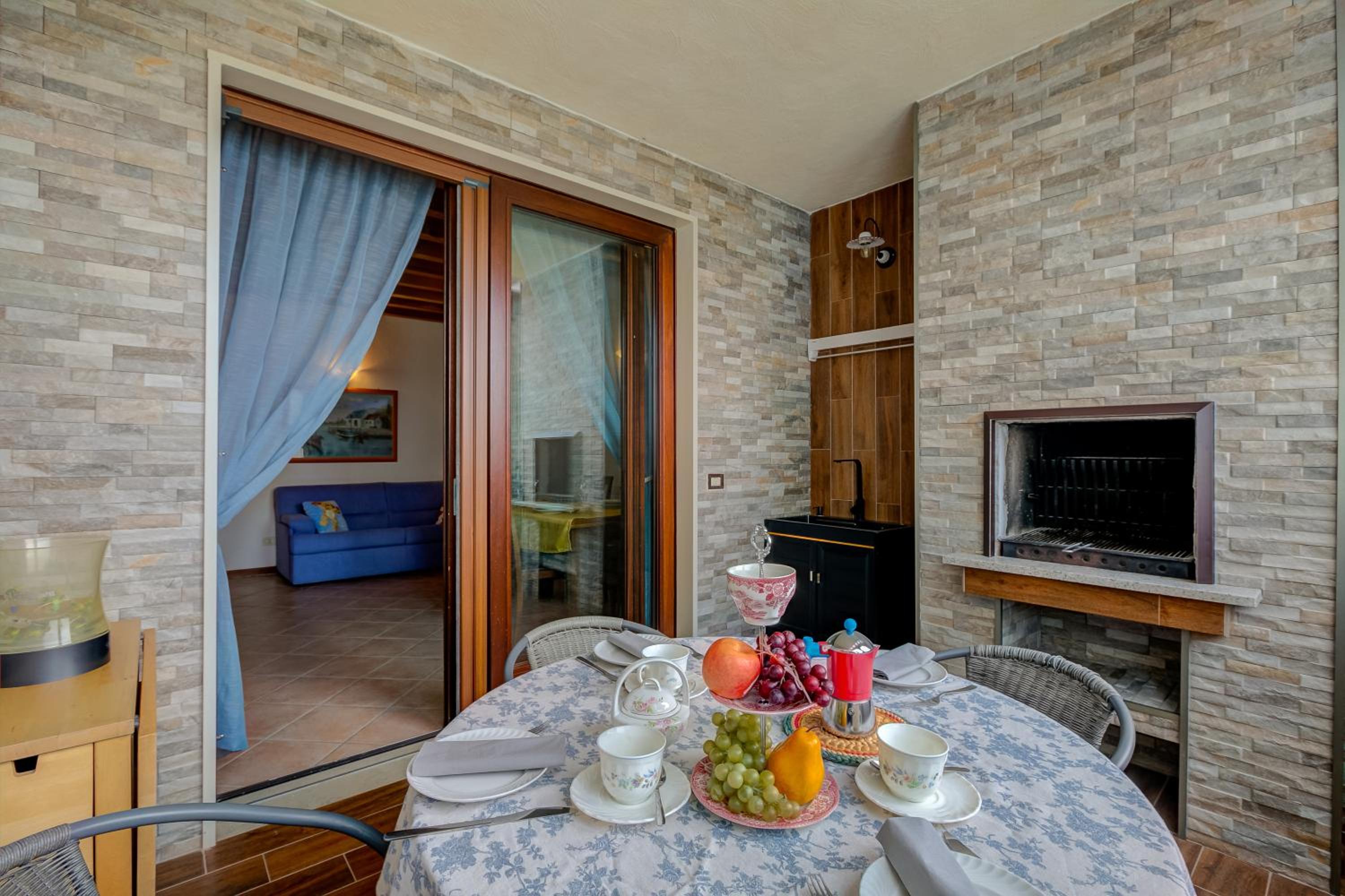 Azzurro Apartment - Happy Rentals photo 2