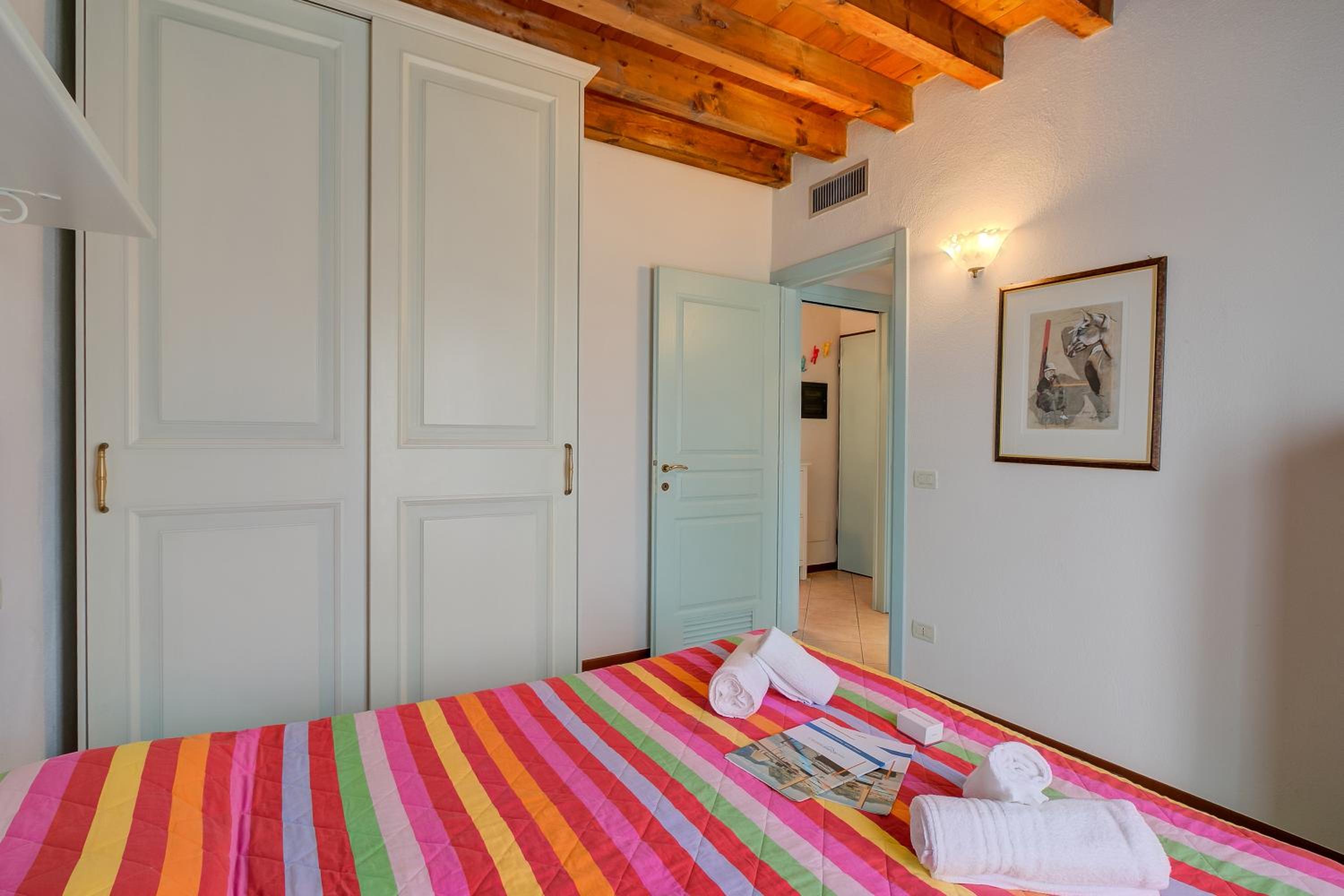 Azzurro Apartment - Happy Rentals photo 3
