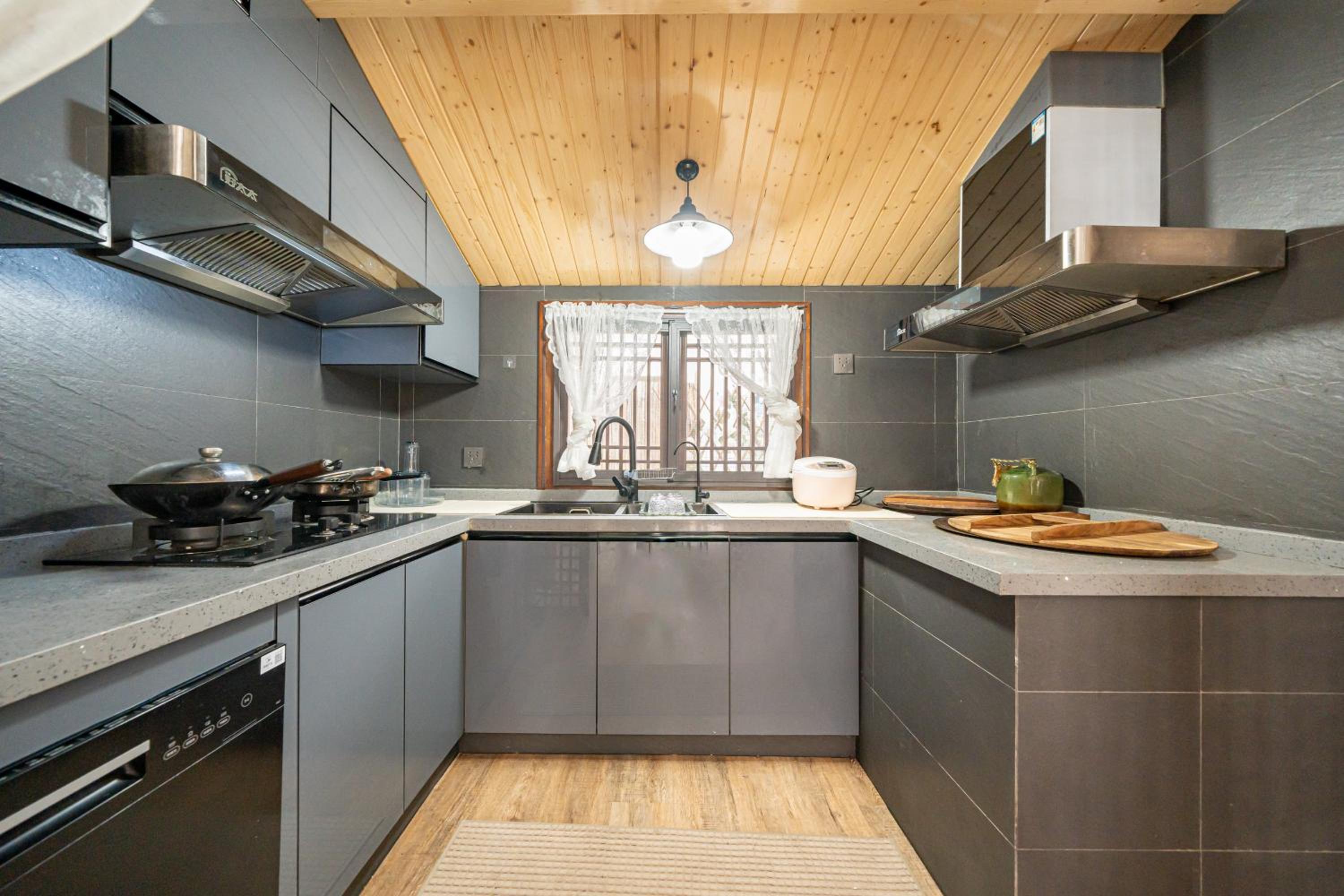 Shanghai Riverview Vacation Villa