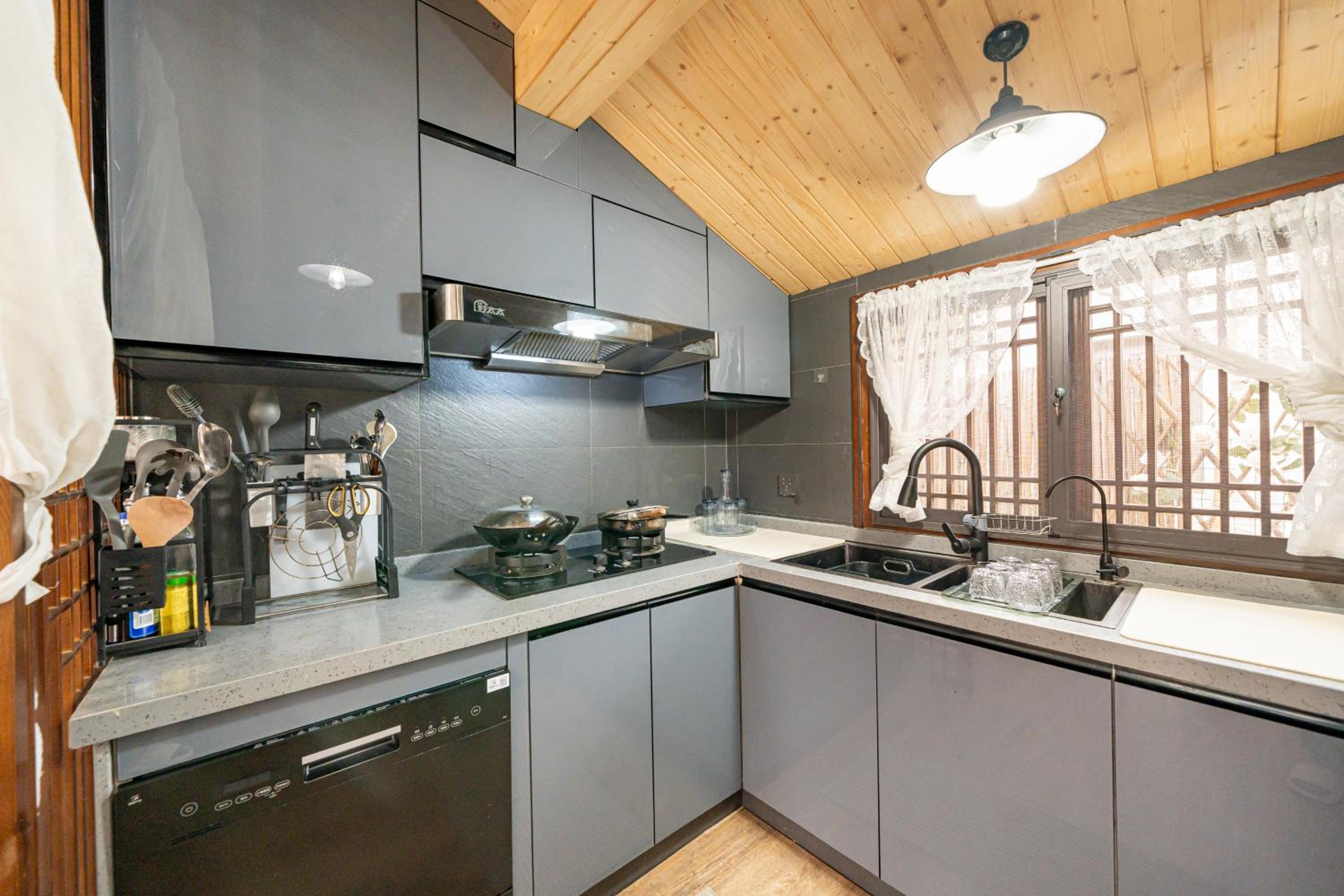 Shanghai Riverview Vacation Villa