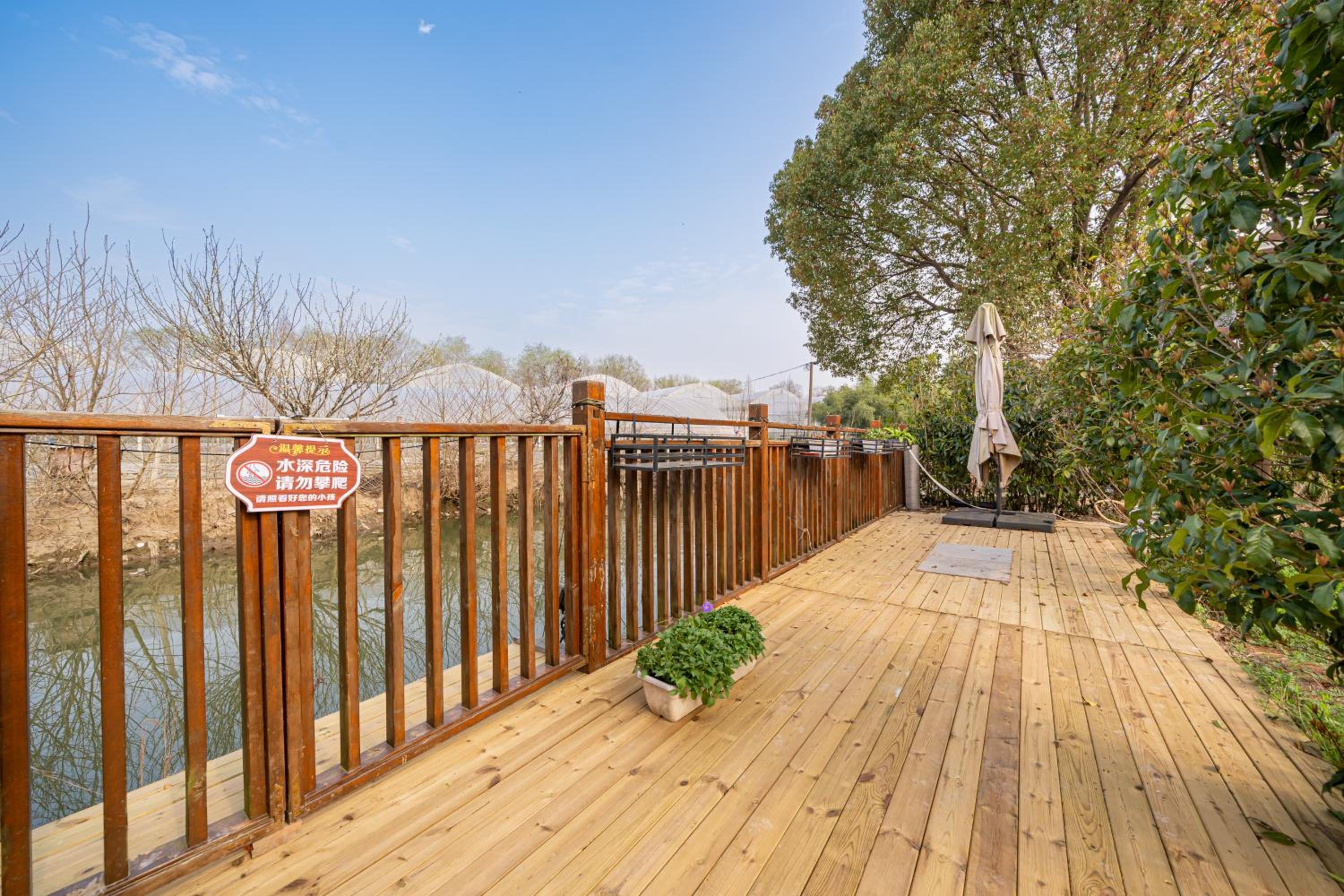Shanghai Riverview Vacation Villa
