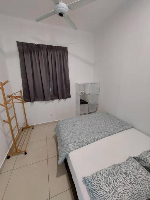 OV06-3room Georgetown Seaview Pg photo 6