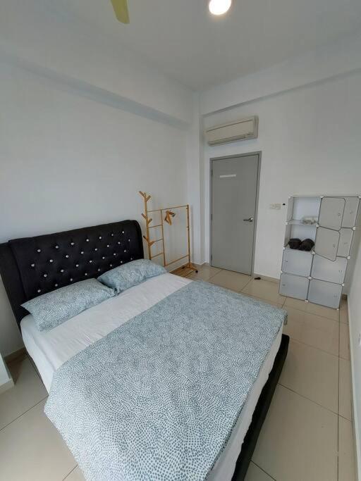 OV06-3room Georgetown Seaview Pg photo 2