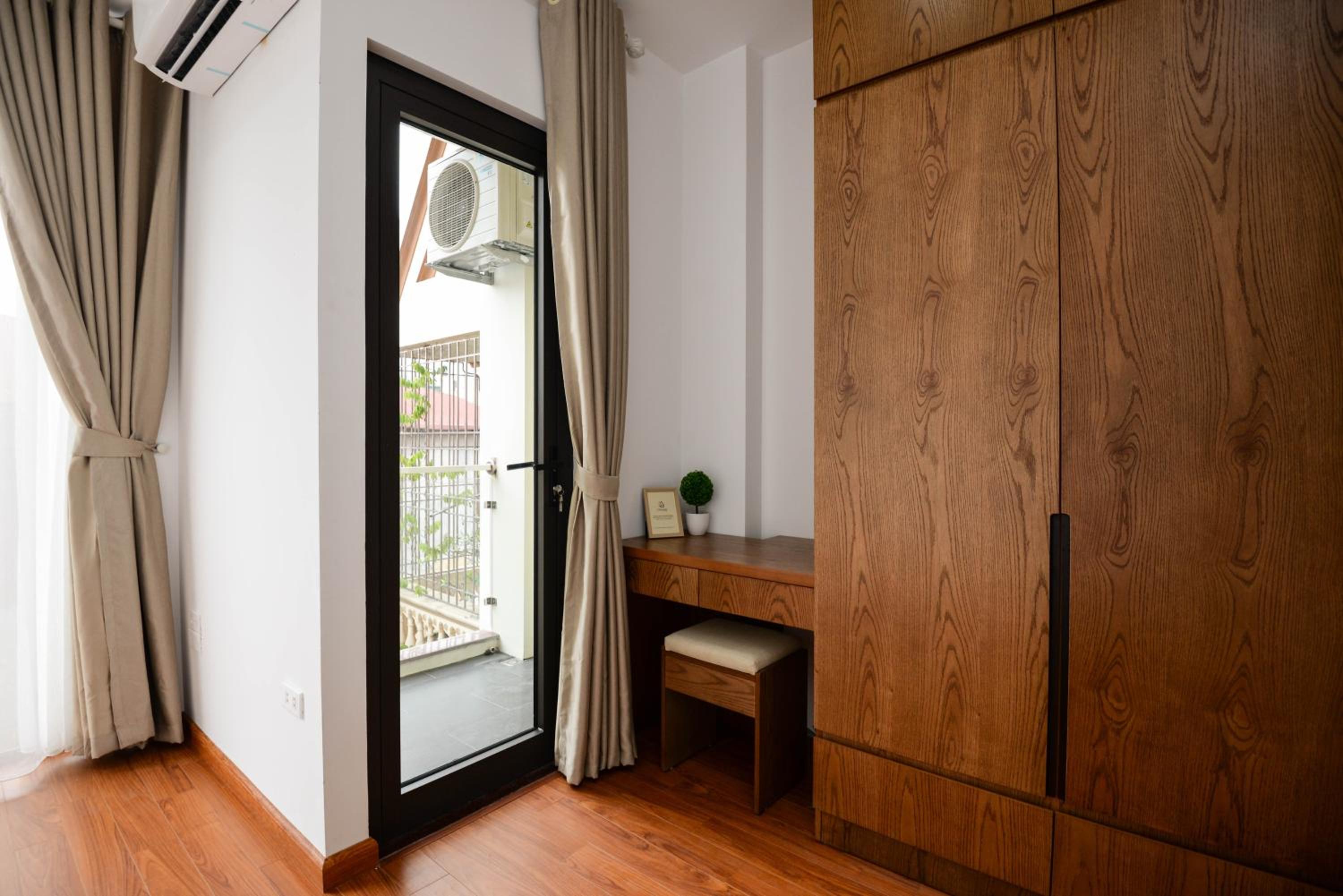 Wendy luxury apartment Linh Lang