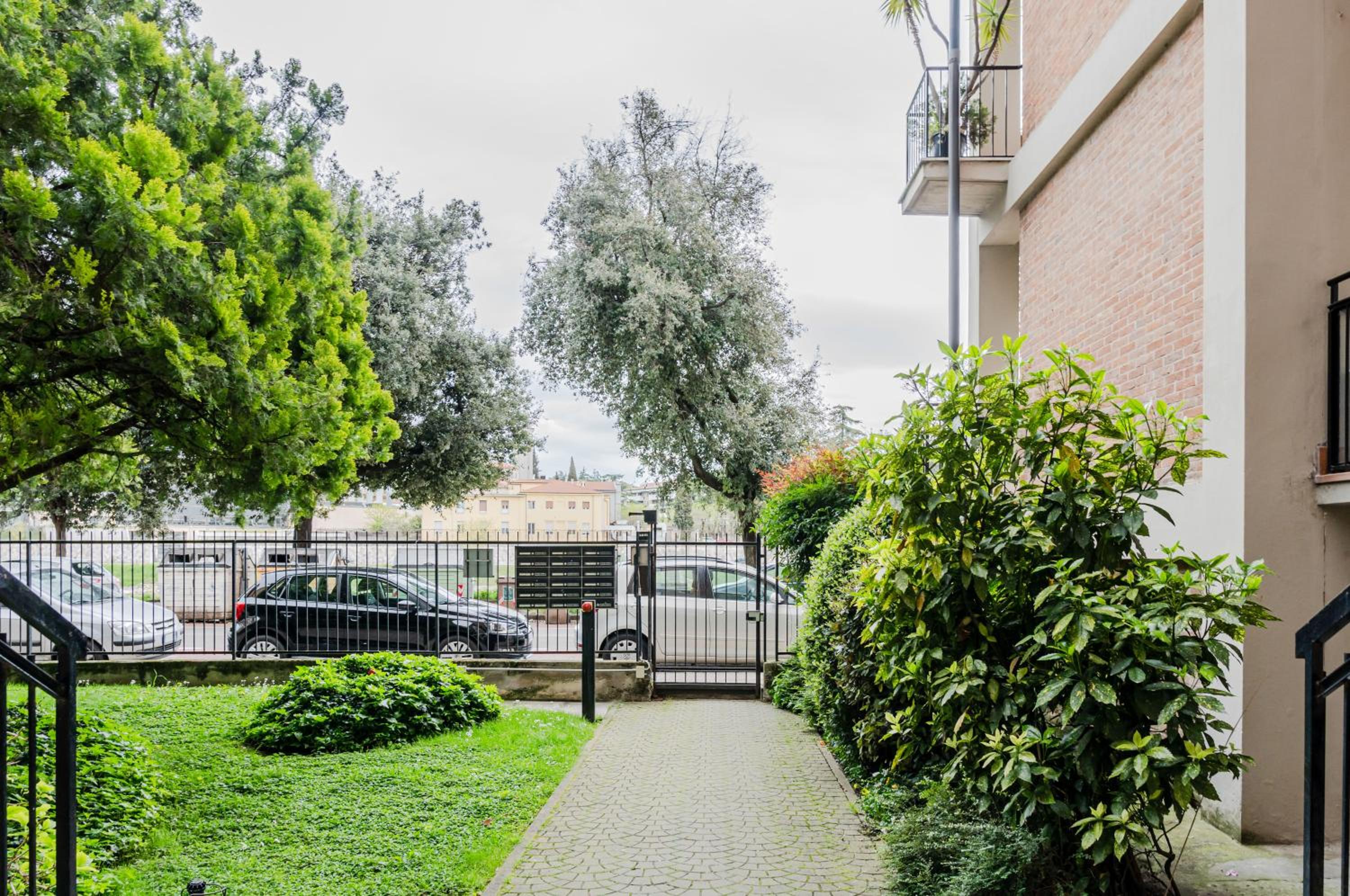 Lungo Adige Bright Apt near Borgo Trento Hospital! view 2