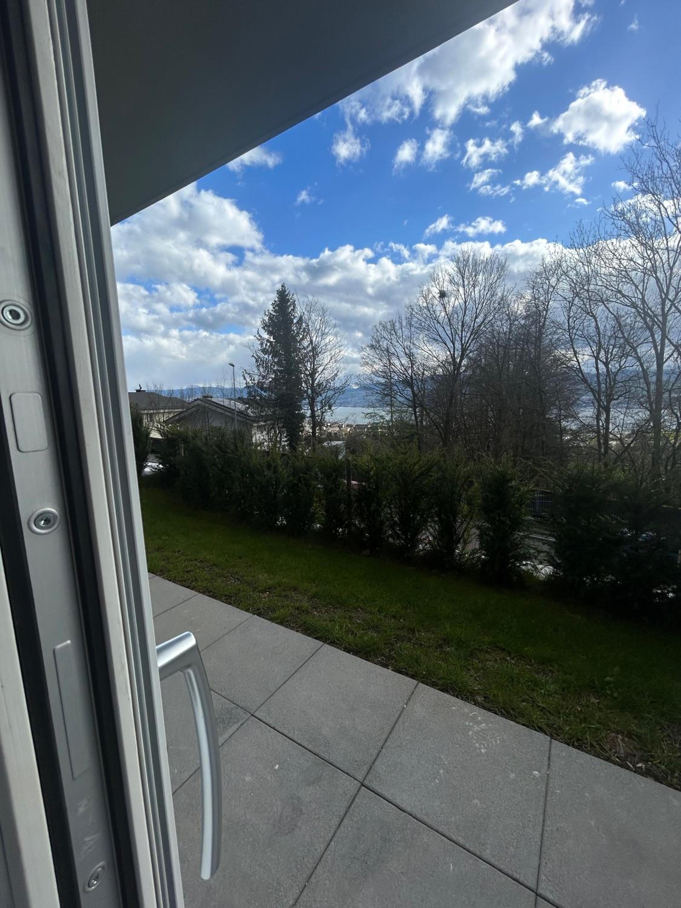 Modern Studio with Lake View near Zurich