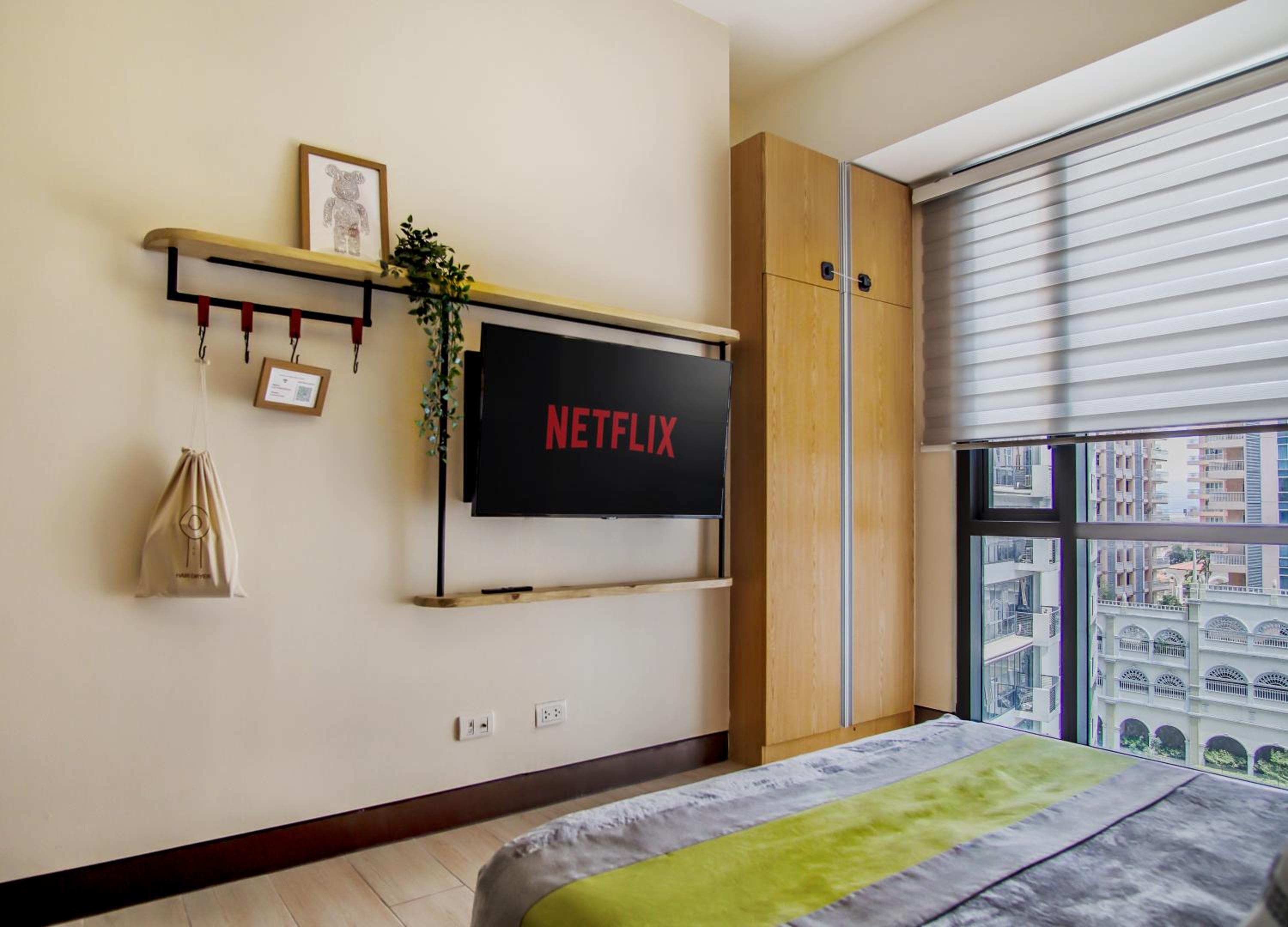 Spacious Family Sleeper BGC & 84inch Cinema view 3