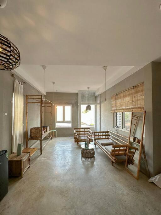 Spacious loft in foodie area