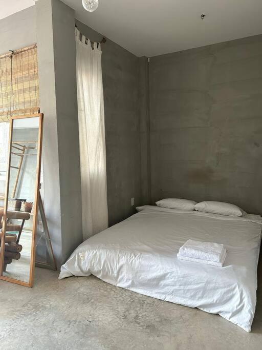 Spacious loft in foodie area
