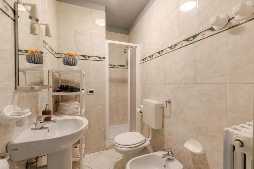Casa Regina, nice position! en Alba — bathroom
