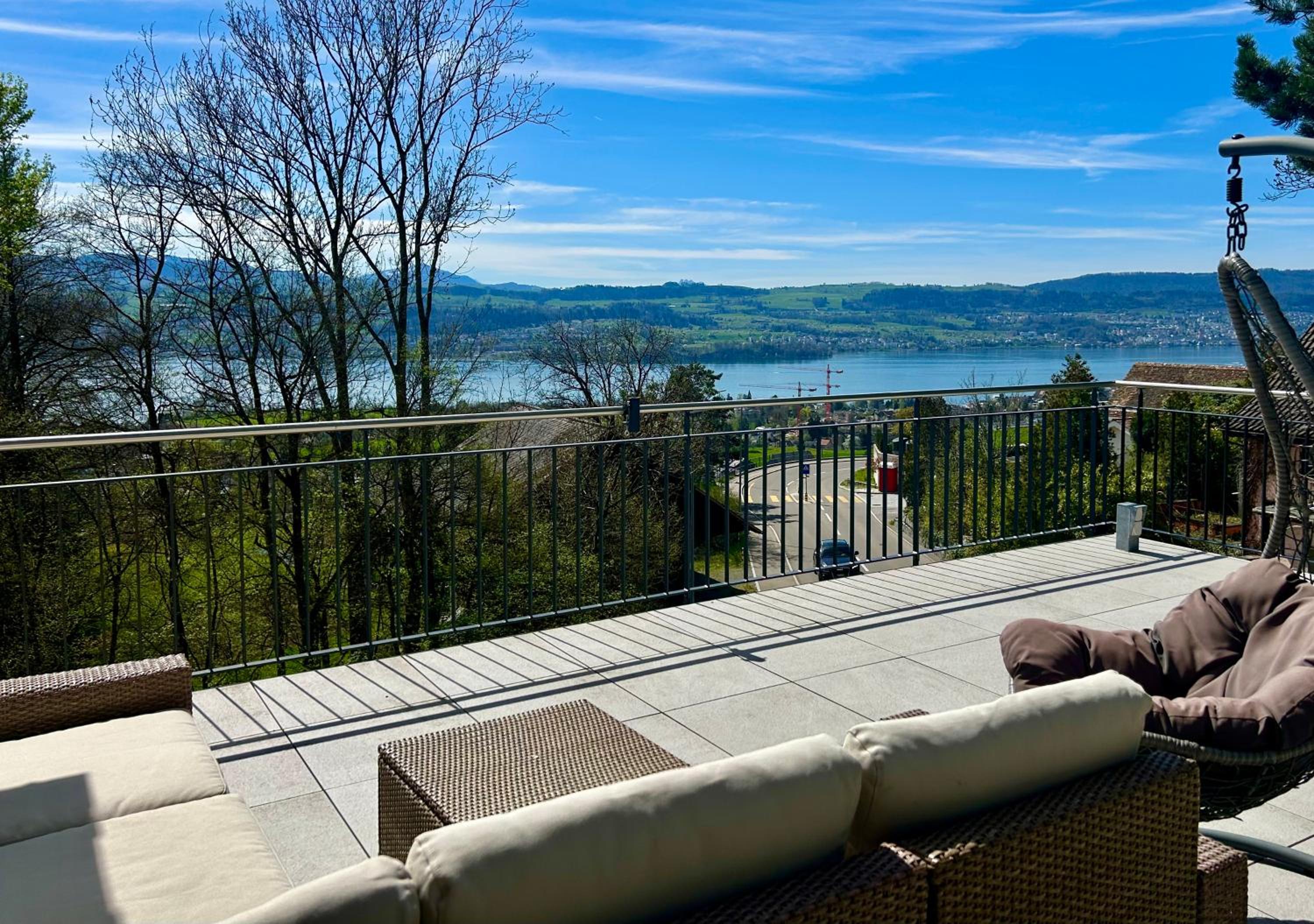 Modern Studio with Lake View near Zurich