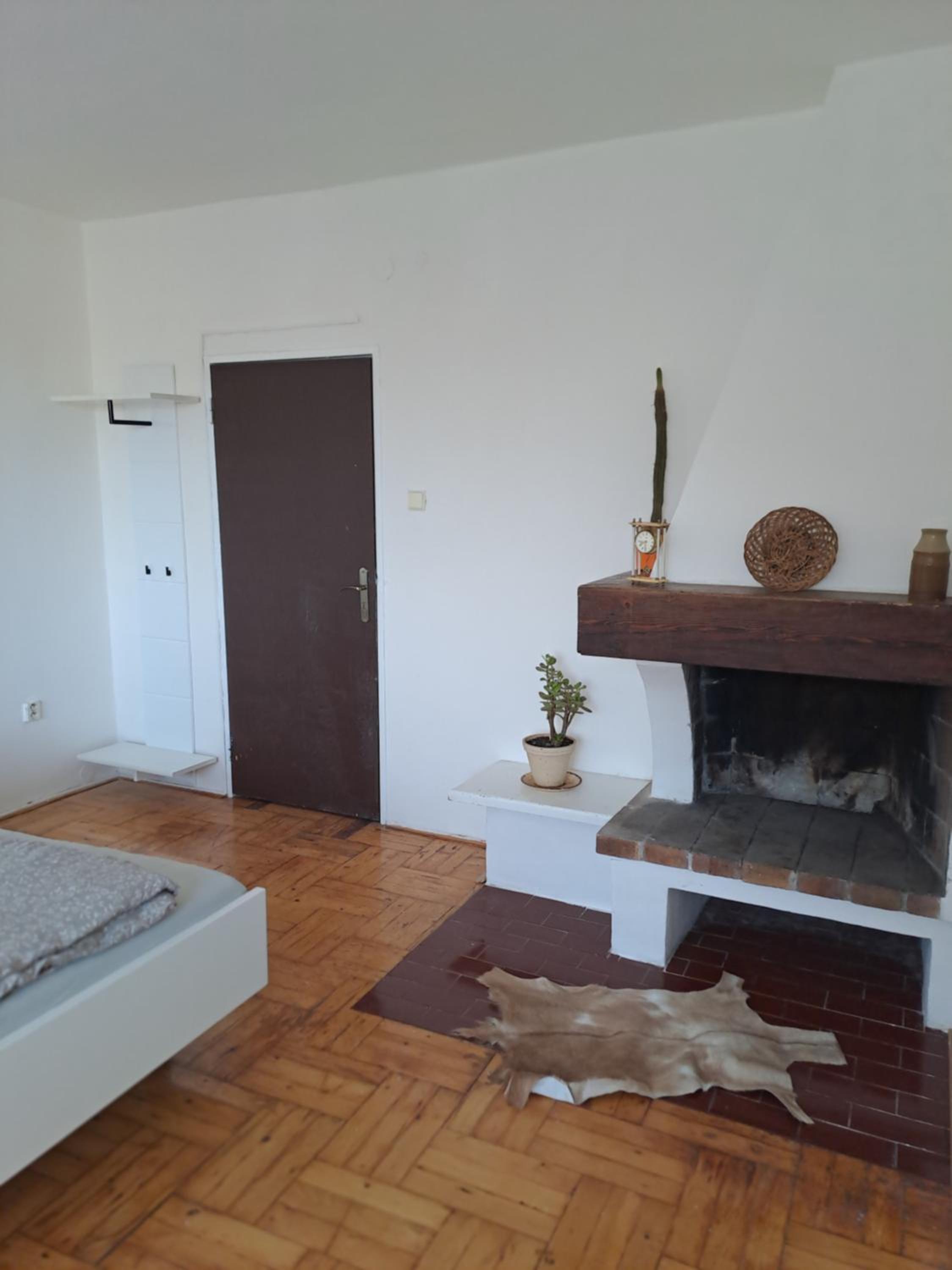 apartmán s krbem