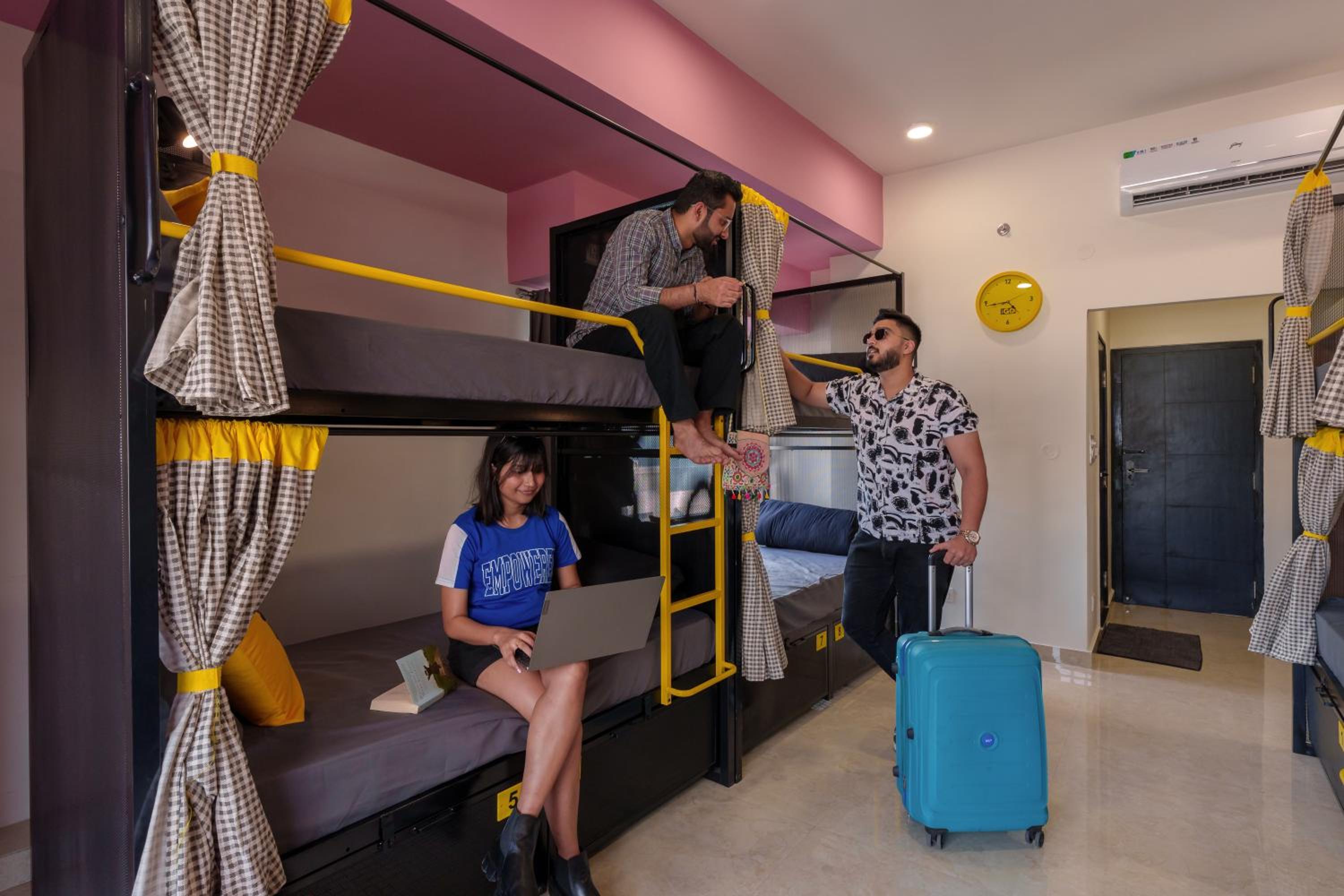 The Hosteller Jaipur, MI Road view 4