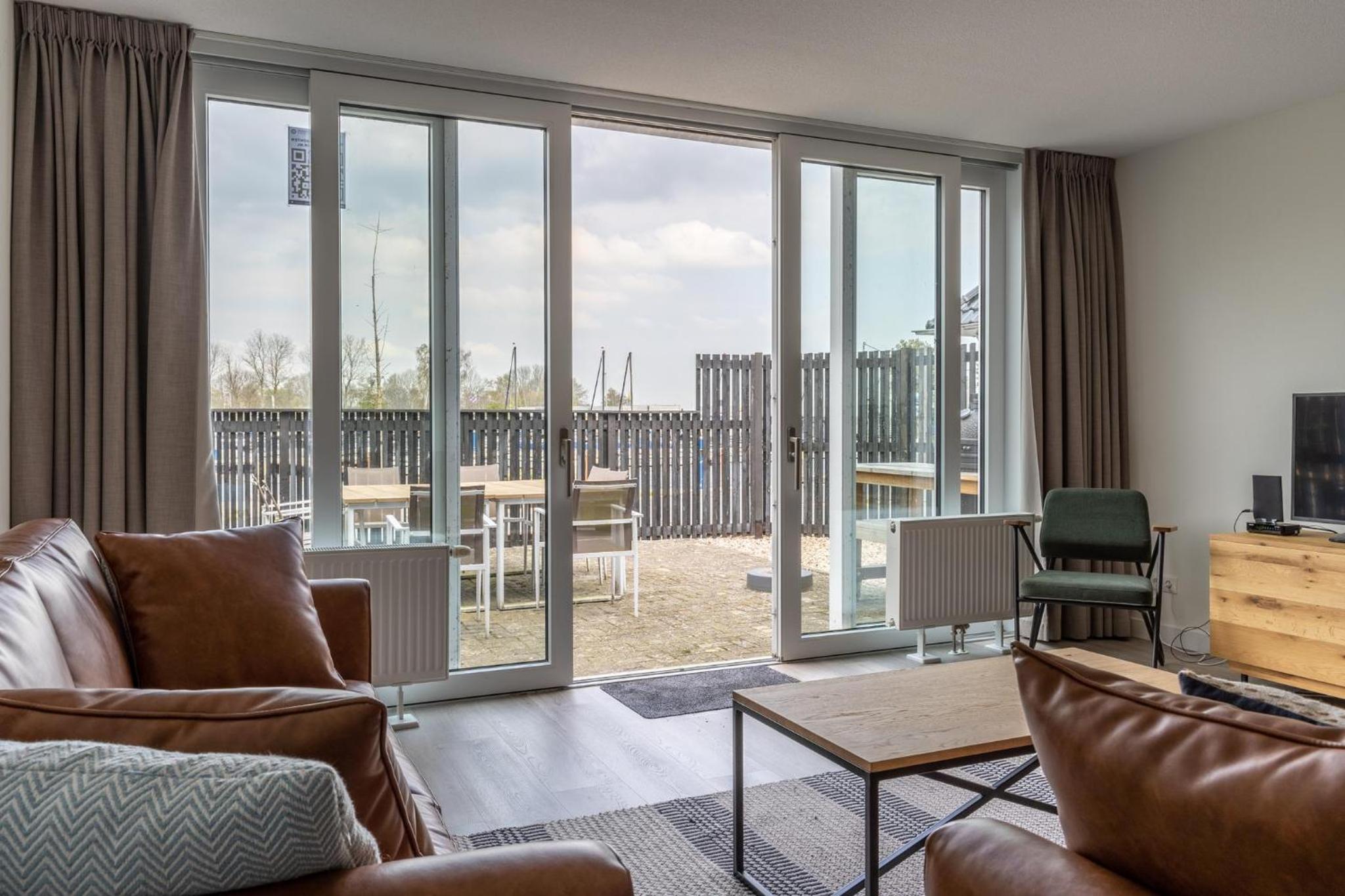 Welcome in - Appartement - Paviljoenwei 4 - Sneek 'Havenzicht' view 2