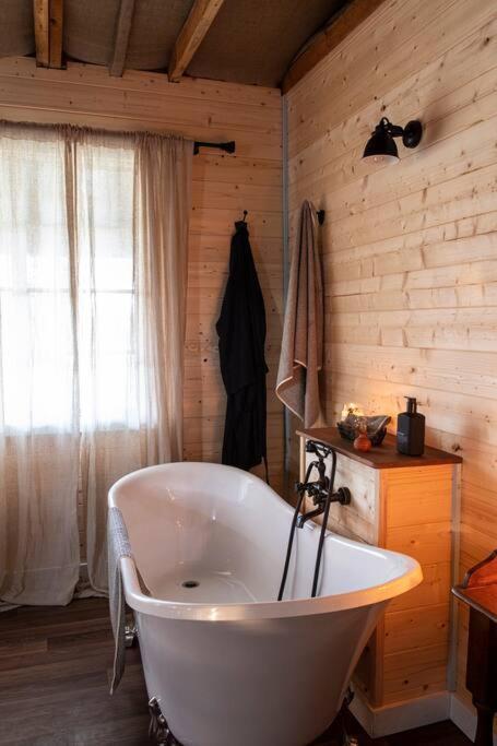 Cabin in the Snowy Mtns - Moonbah