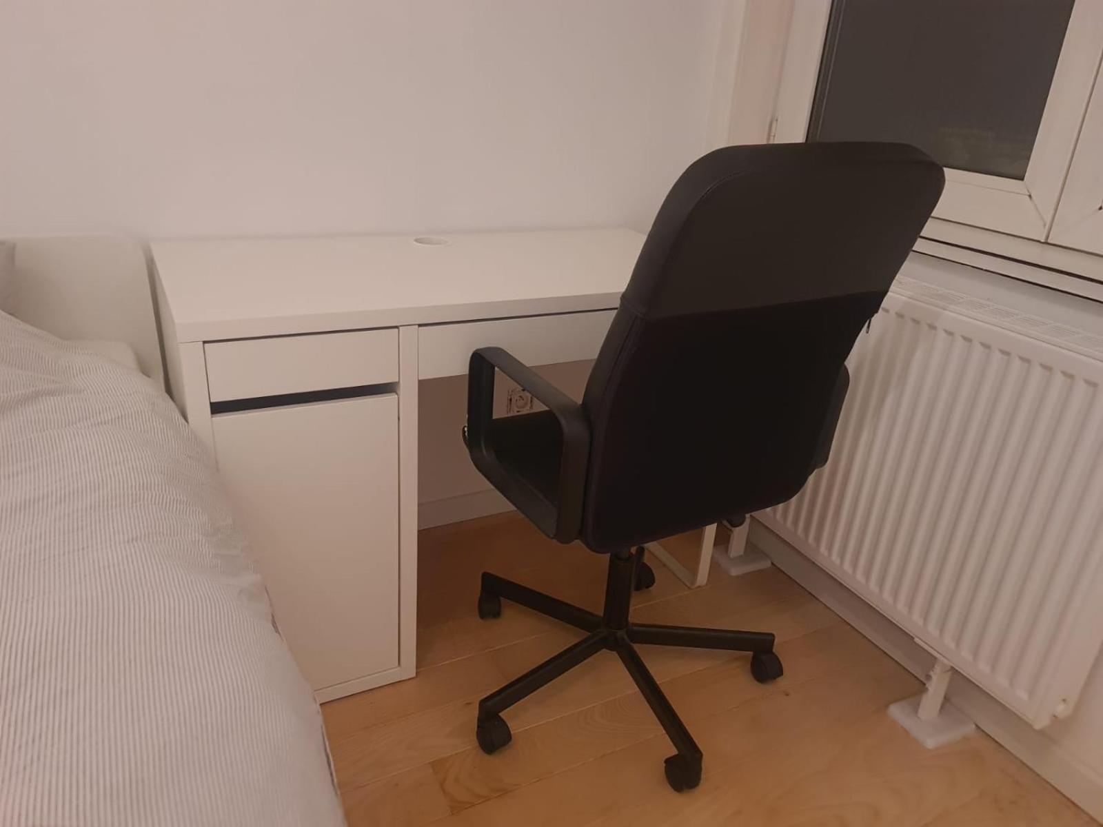 Bright and cozy room next to the airport petit