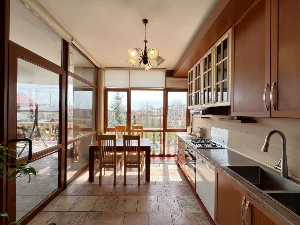 Villa Nor Hachn, Kotayq