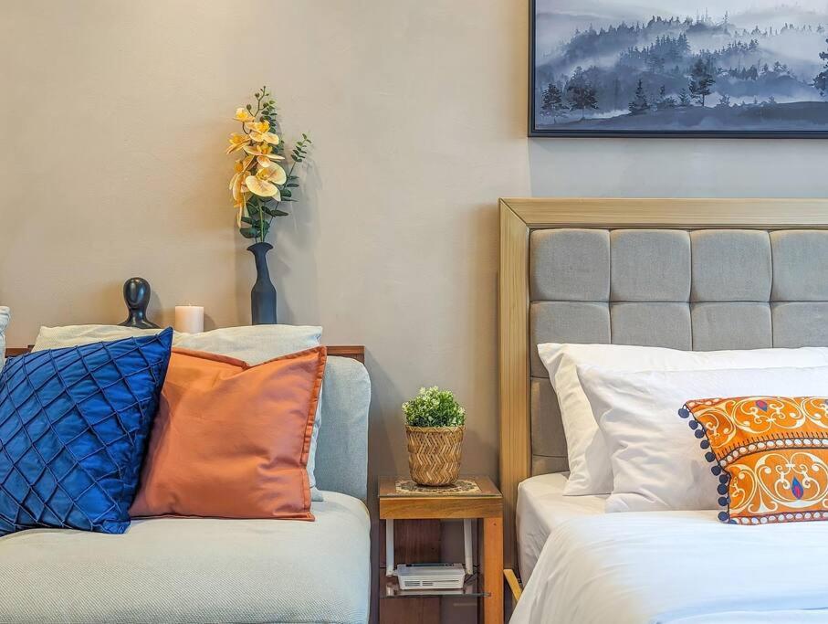 Bright & Stylish Studio Condo in Commonwealth, UP Diliman view 3