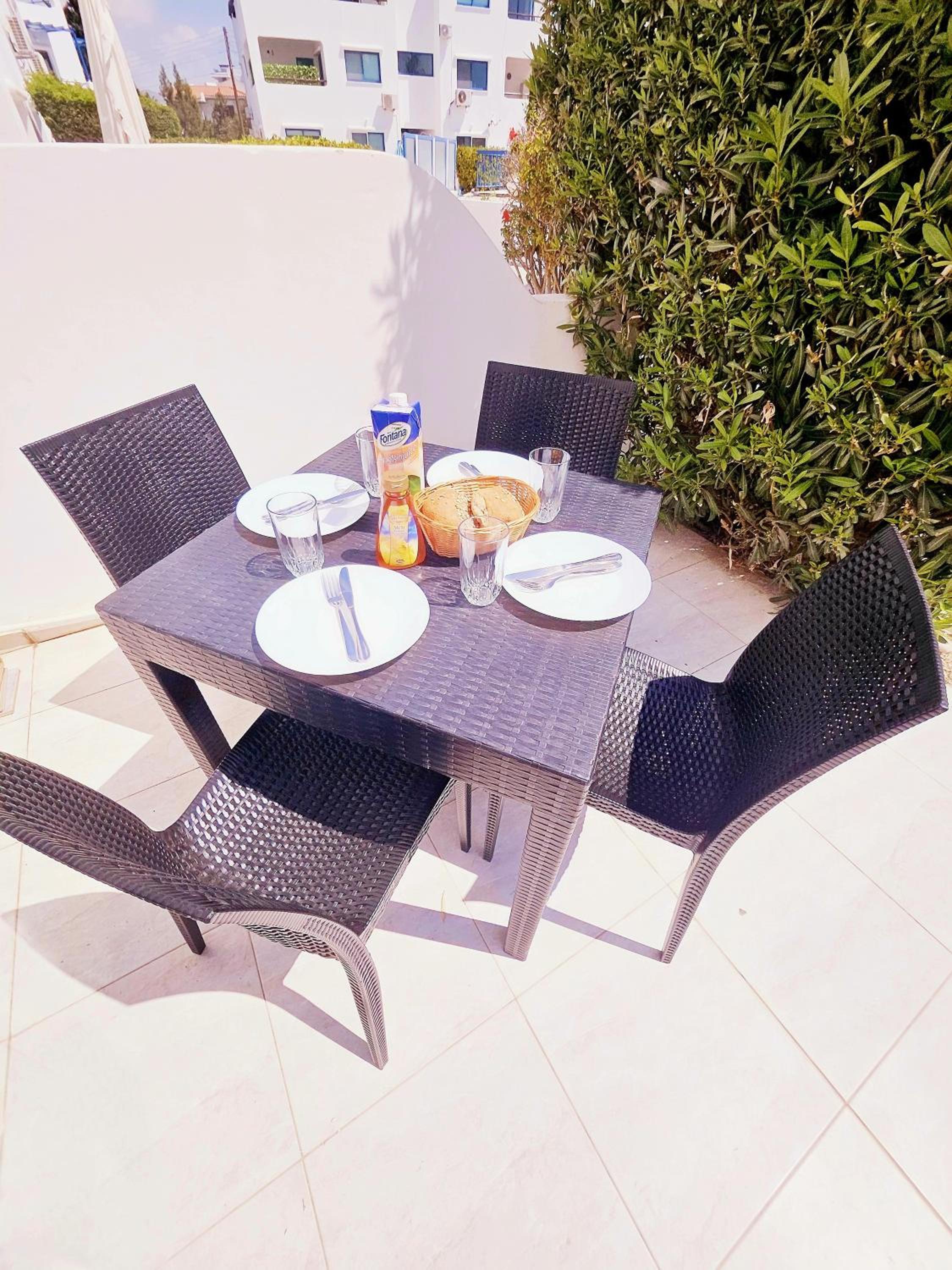 Marina Gardens, delightful 2 bedroom apartment