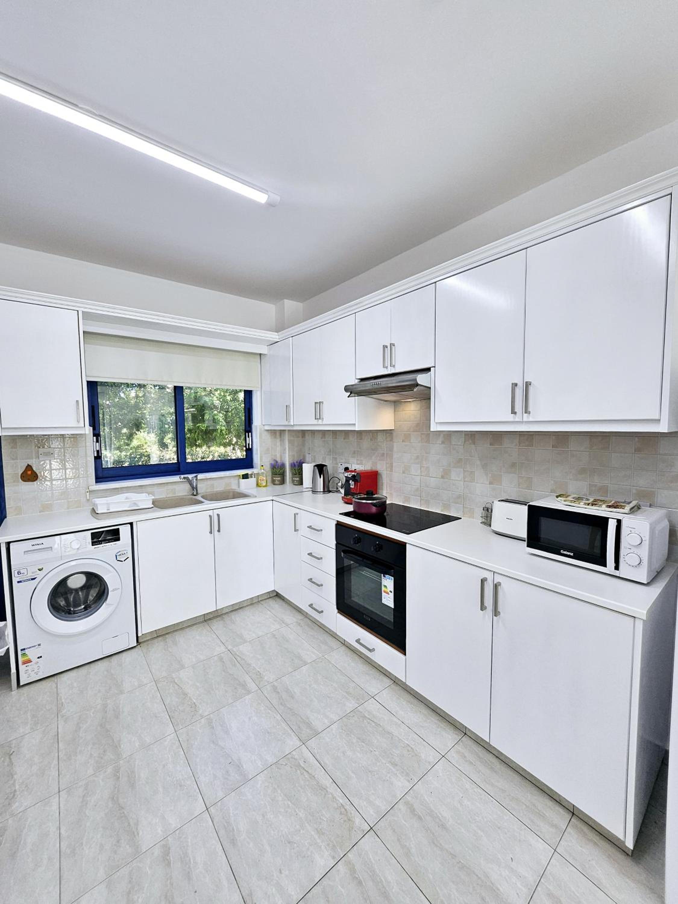 Marina Gardens, delightful 2 bedroom apartment