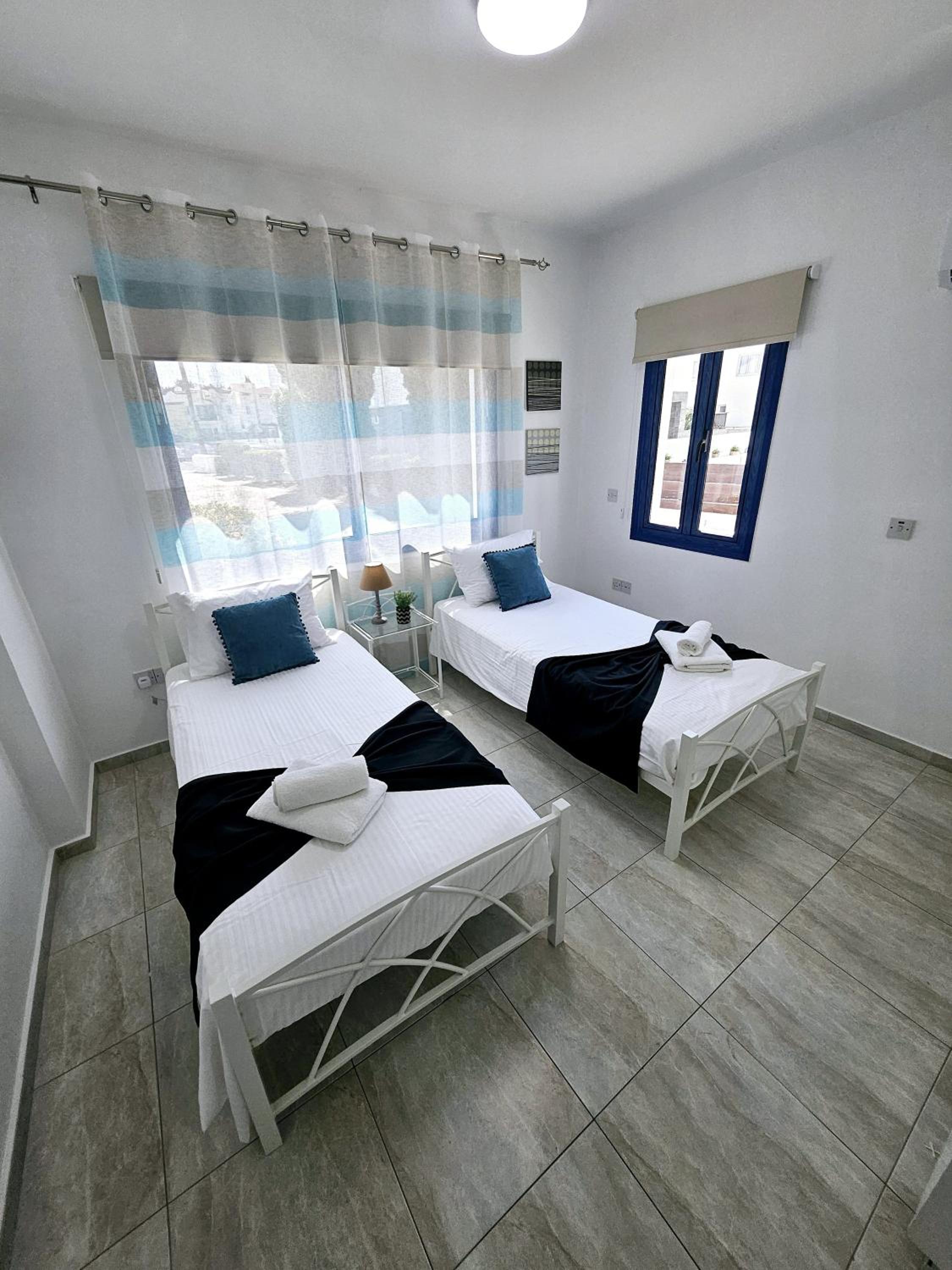 Marina Gardens, delightful 2 bedroom apartment