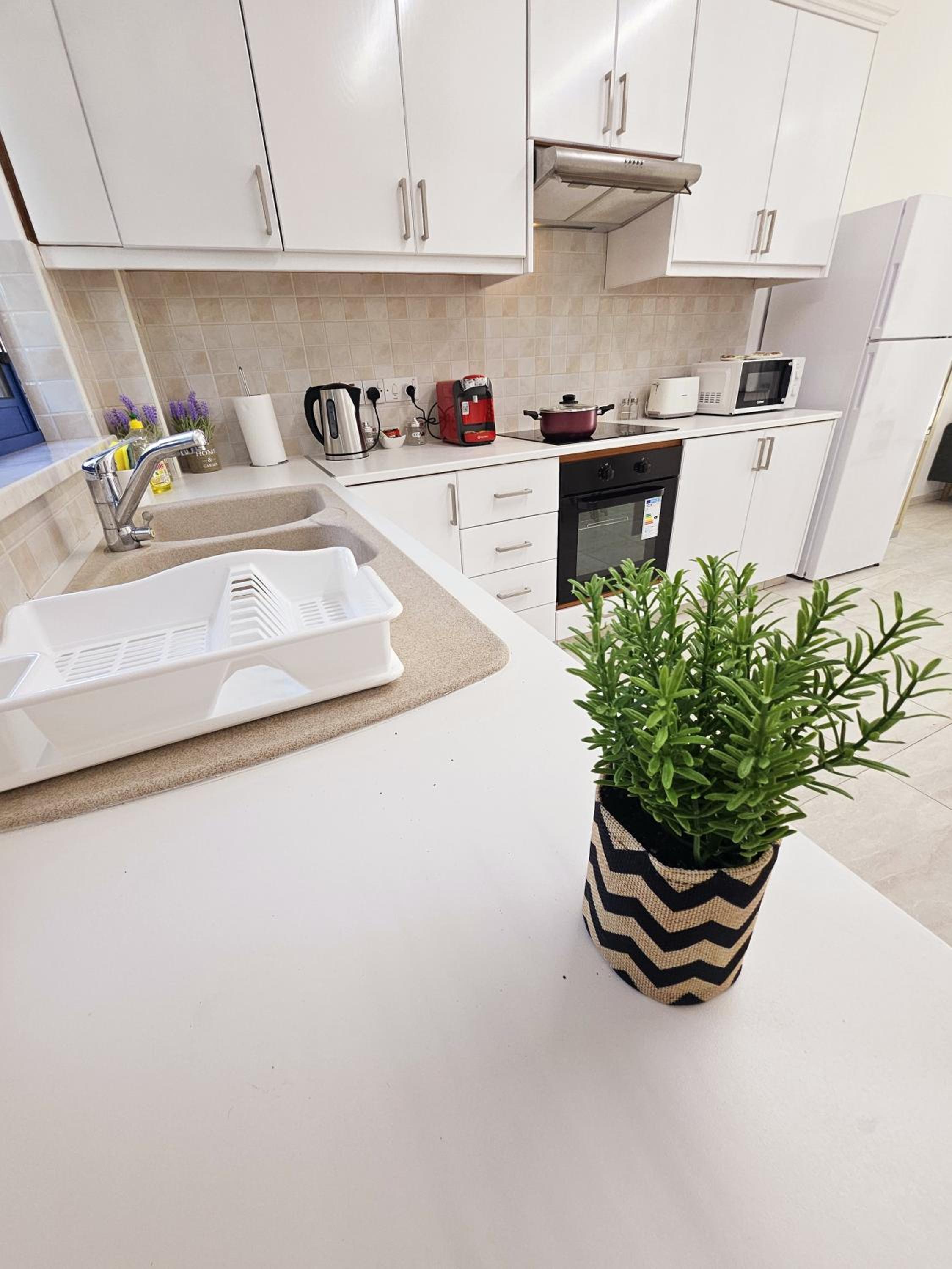 Marina Gardens, delightful 2 bedroom apartment
