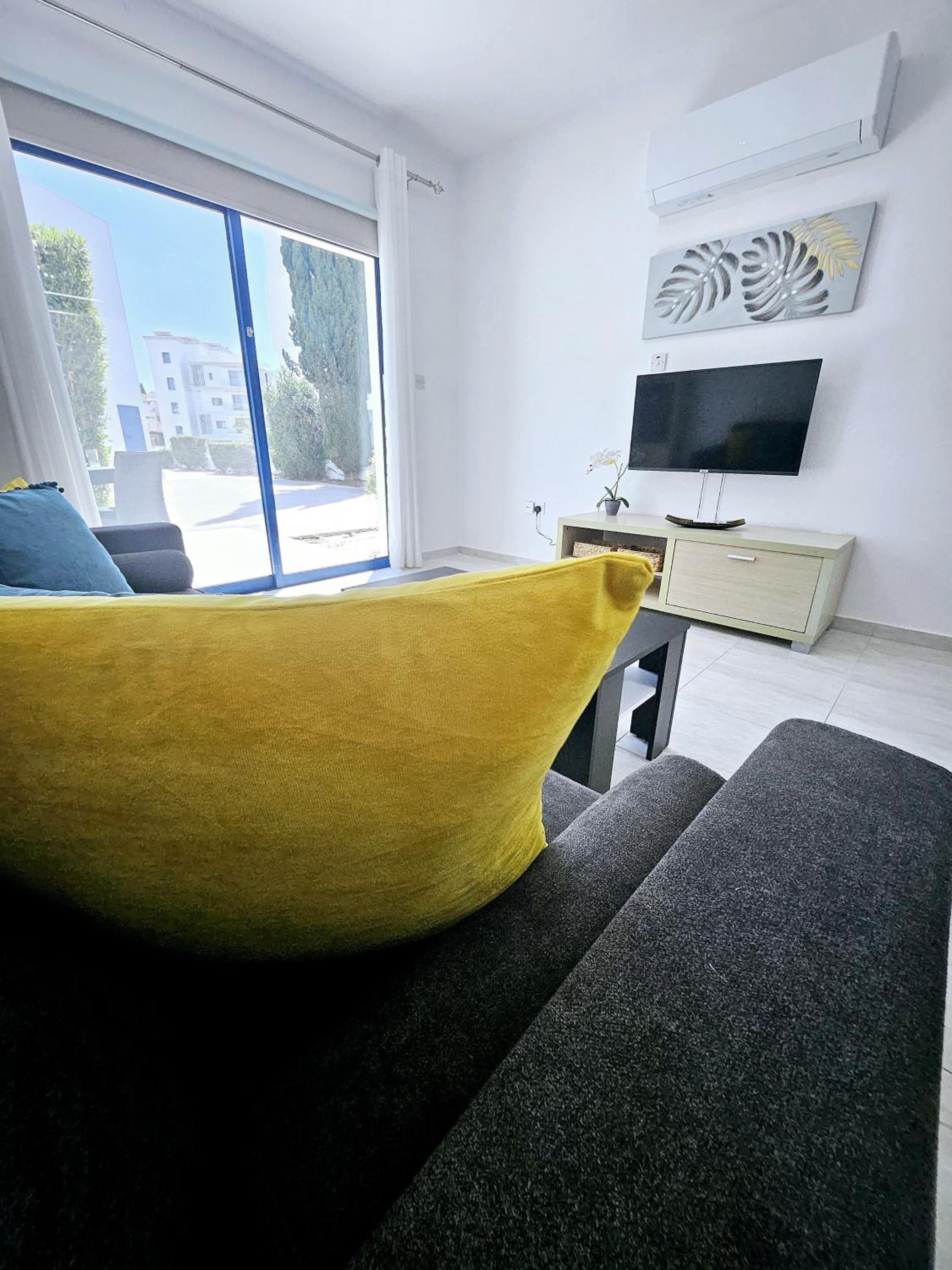 Marina Gardens, delightful 2 bedroom apartment