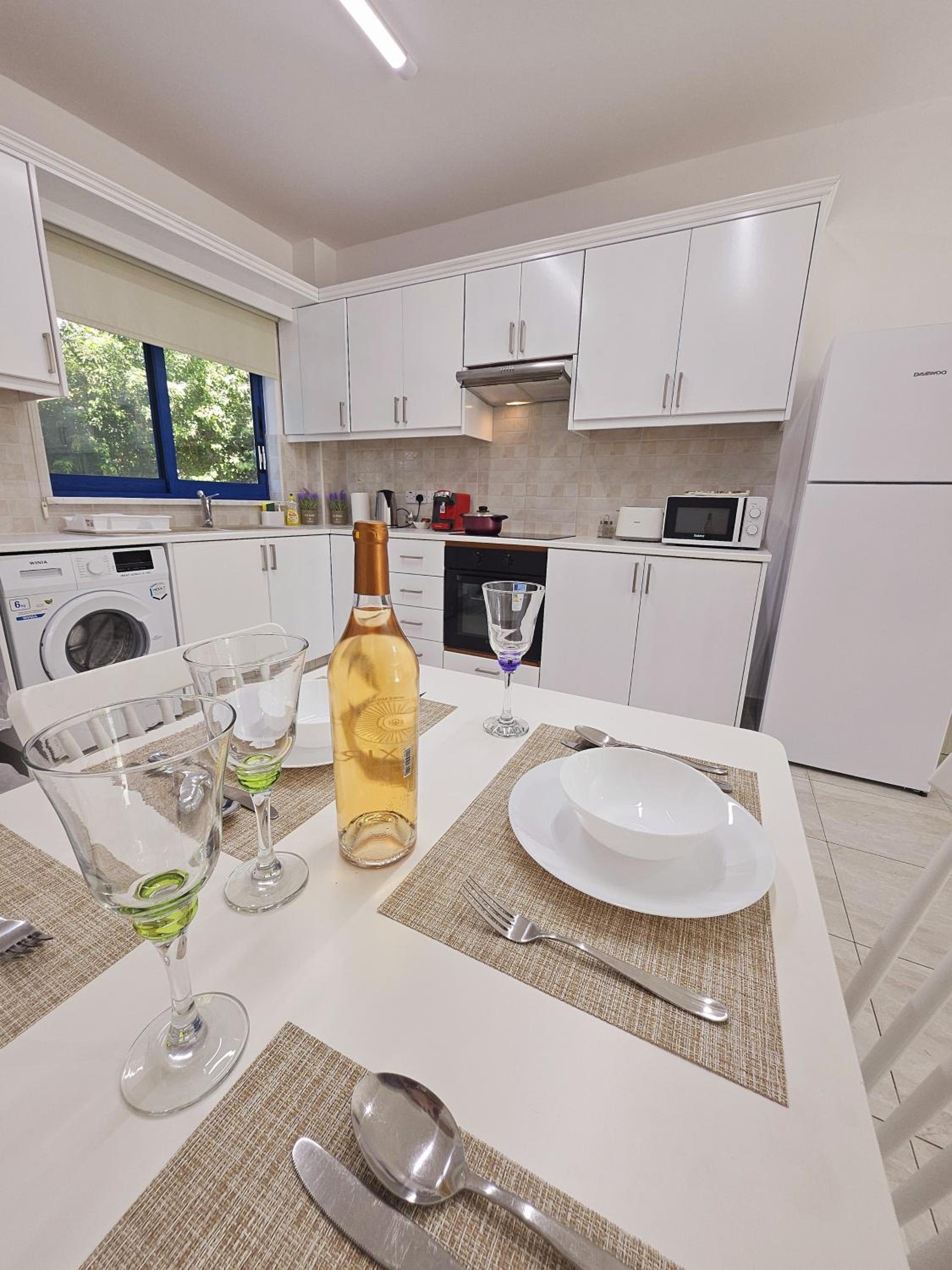 Marina Gardens, delightful 2 bedroom apartment