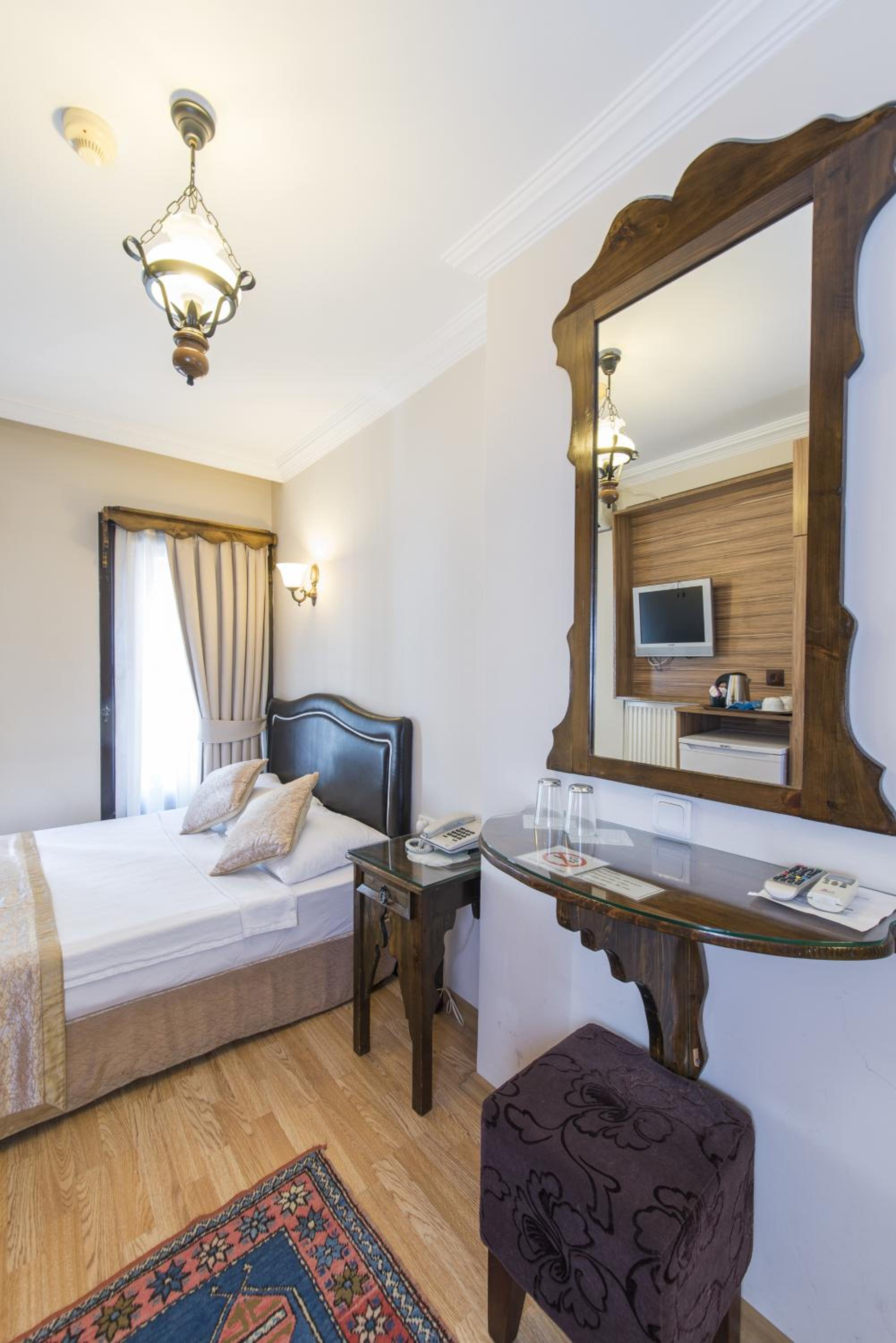 Naz Wooden House Inn