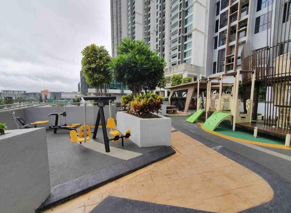 SKYTREE JB BUKIT INDAH Near Aeon & Legoland & CW BUS