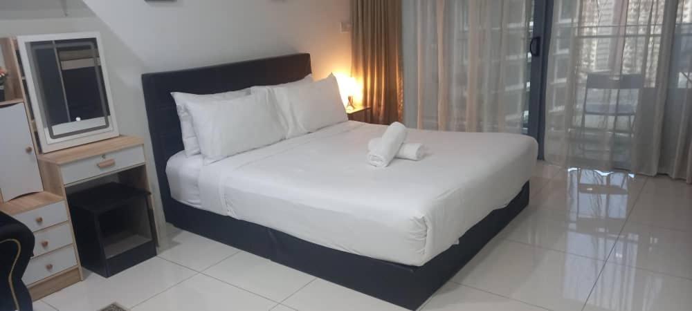 Mercu Summer Suites by Cozy place