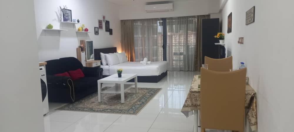Mercu Summer Suites by Cozy place