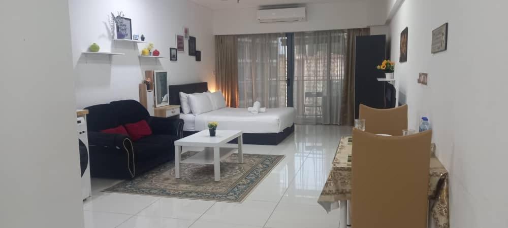 Mercu Summer Suites by Cozy place