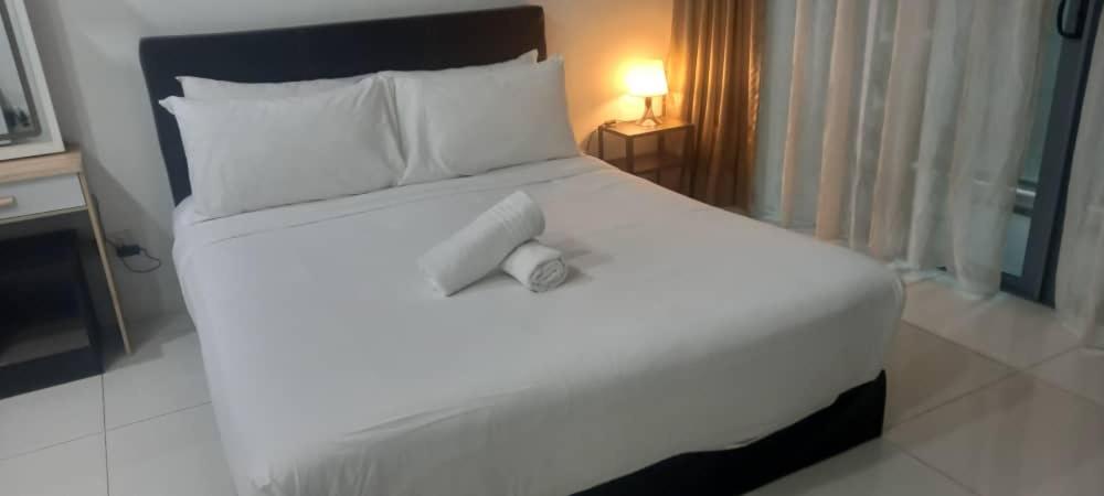 Mercu Summer Suites by Cozy place