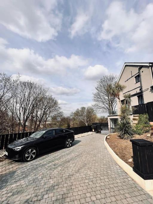 The Ridge London - Luxury Designer Villa with hot tub and sauna, Bexley borough of London view 5