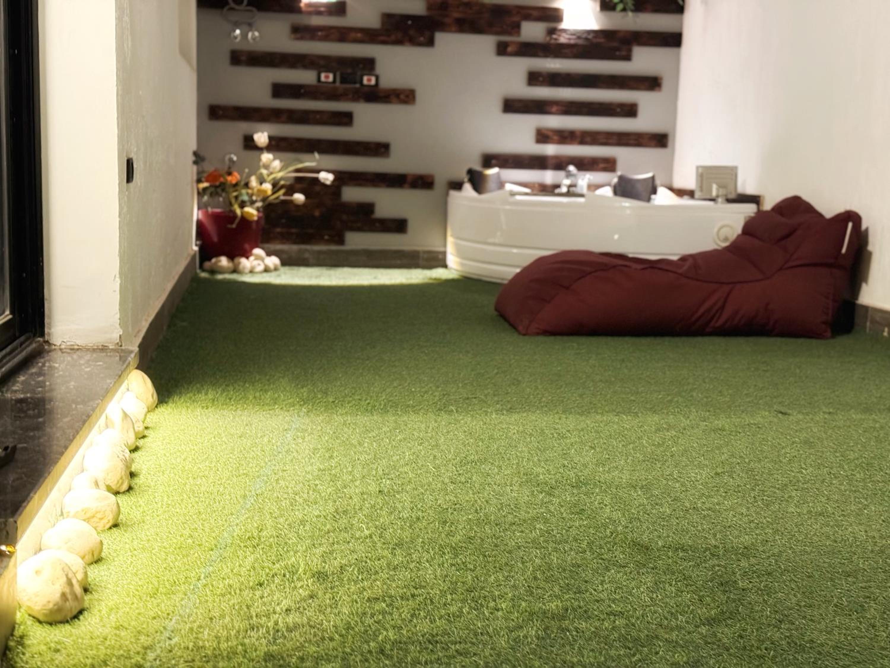 Private Jacuzzi suite apartment with garden