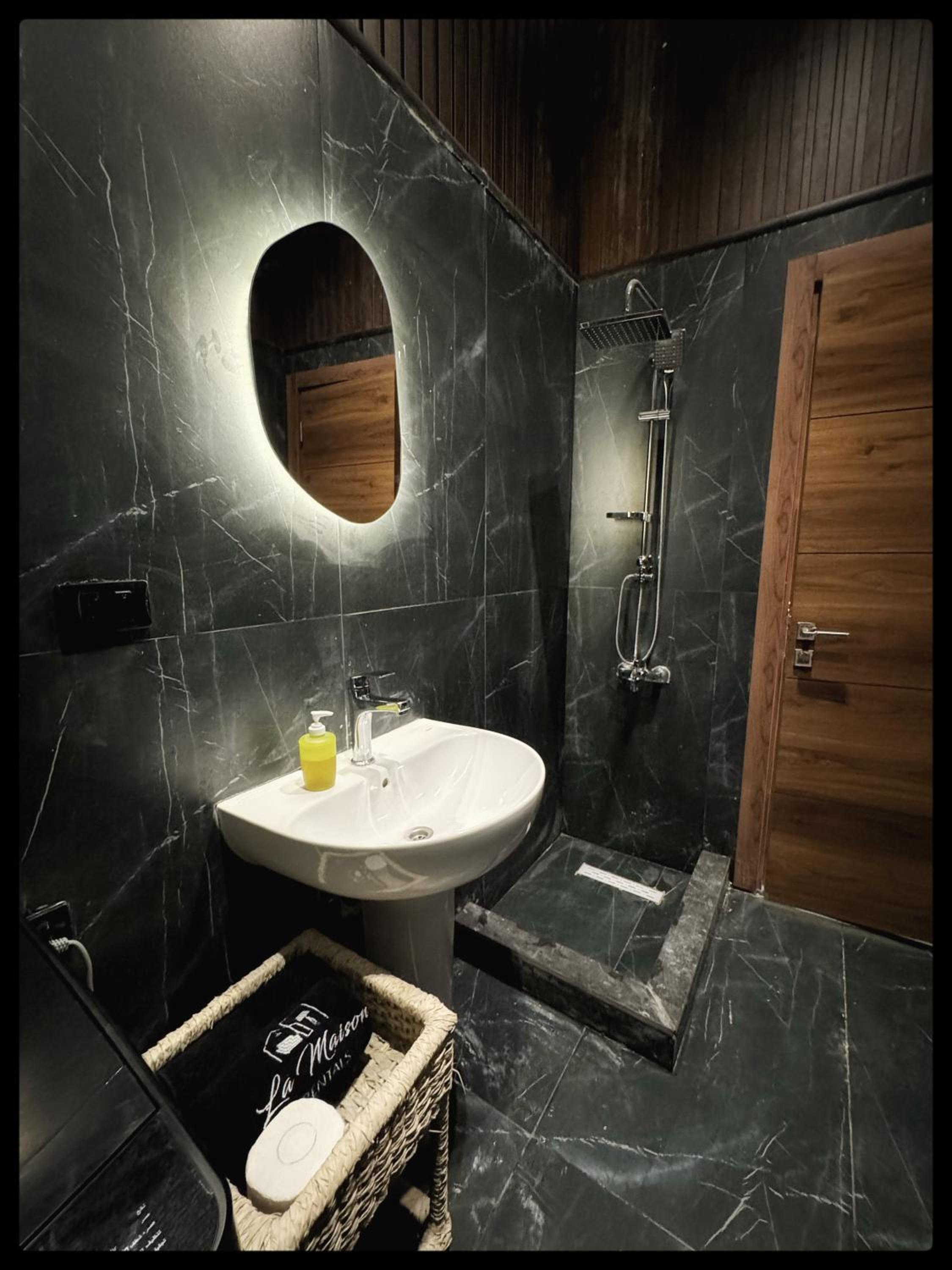 Private Jacuzzi suite apartment with garden