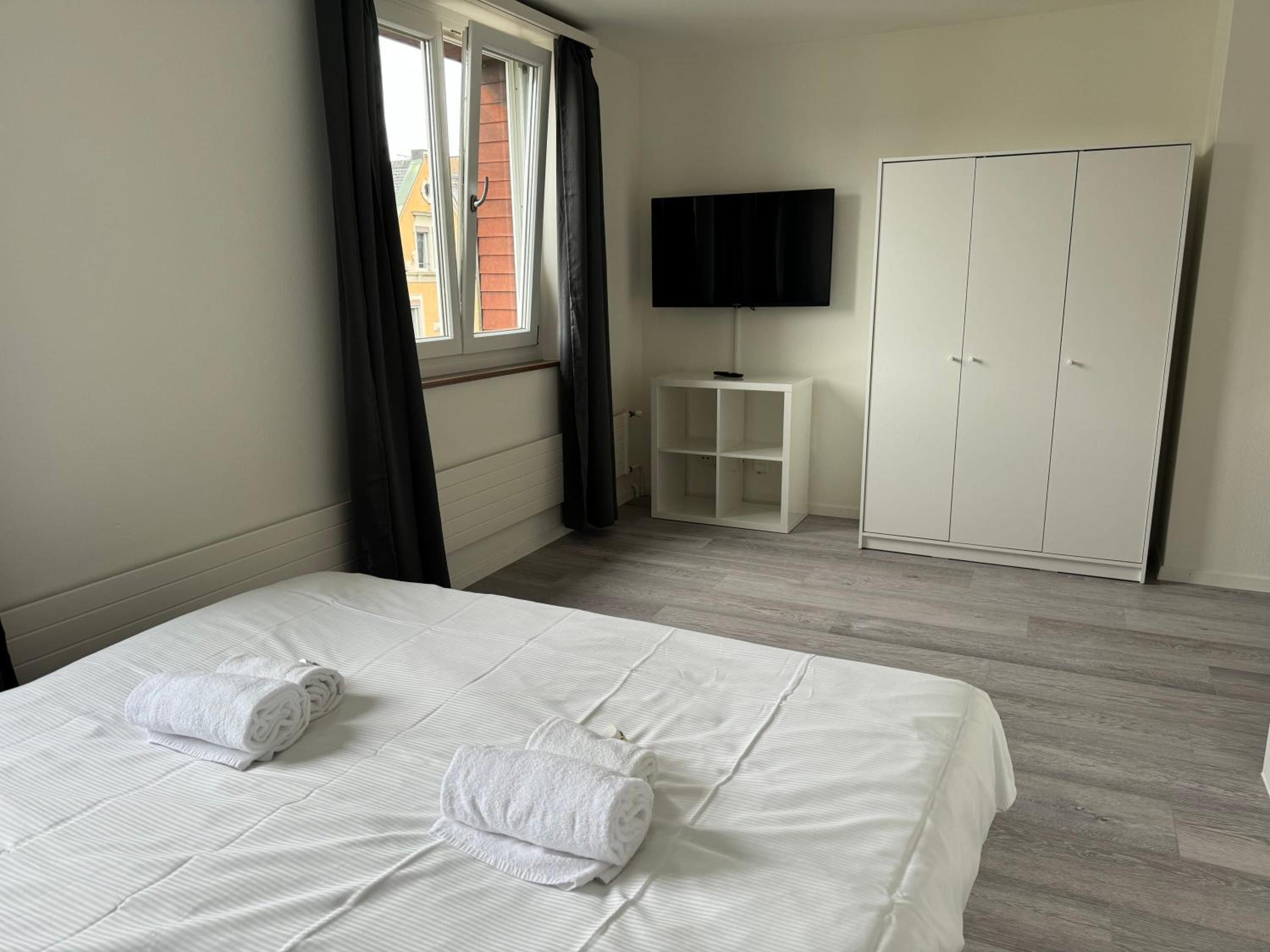 Urban Oasis with Queen Bed and View BE-54