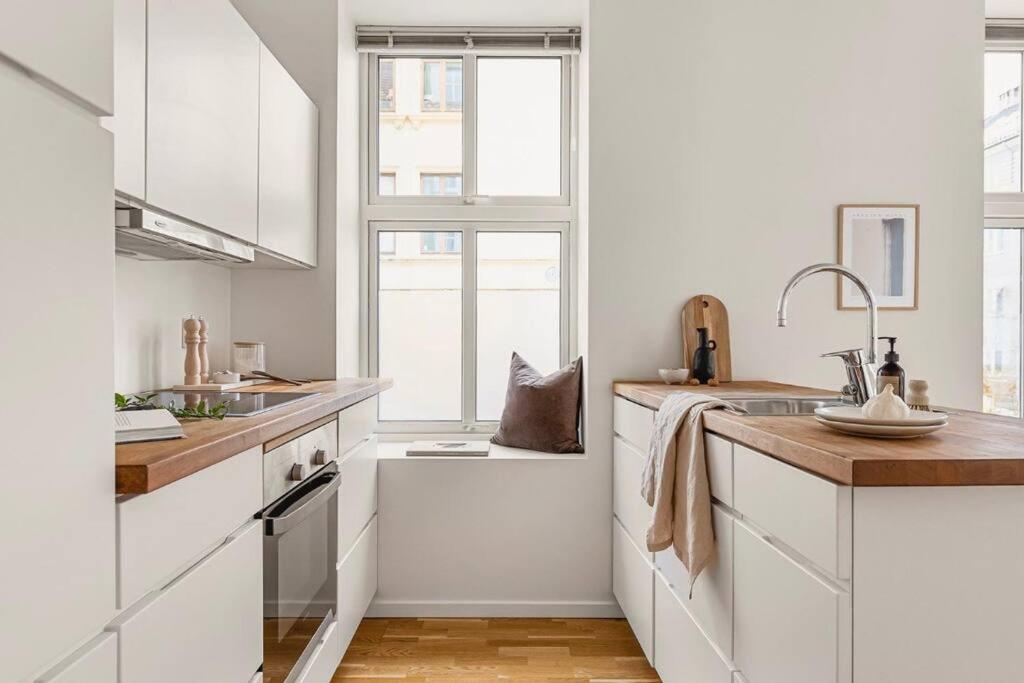 Centrally located - Beautiful & bright apartment