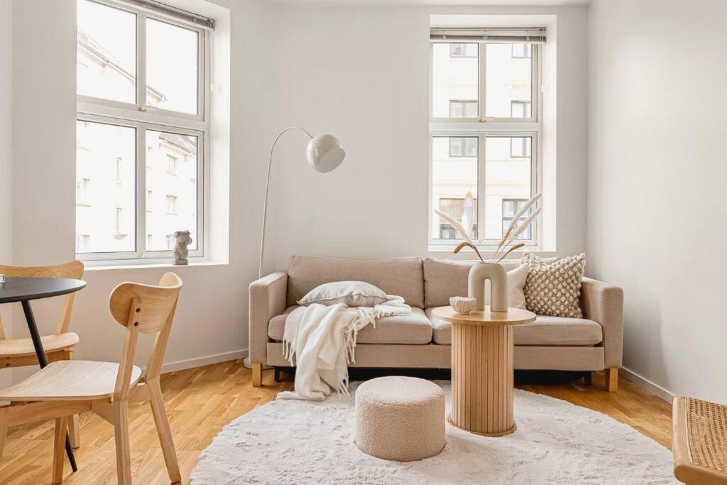 Centrally located - Beautiful & bright apartment