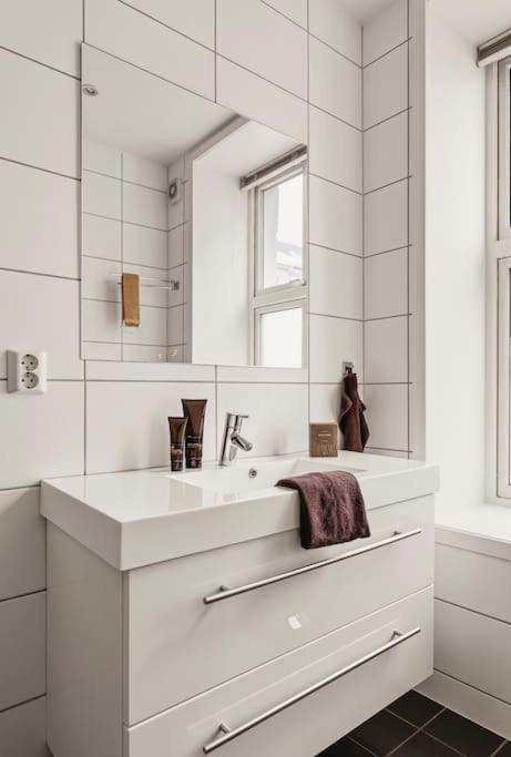 Centrally located - Beautiful & bright apartment