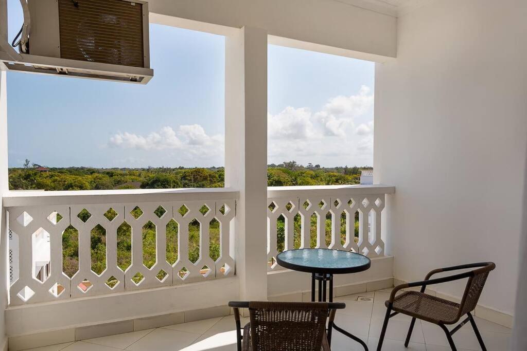 Becky Homes Diani Beach - 2BR with AC & Pool view 3