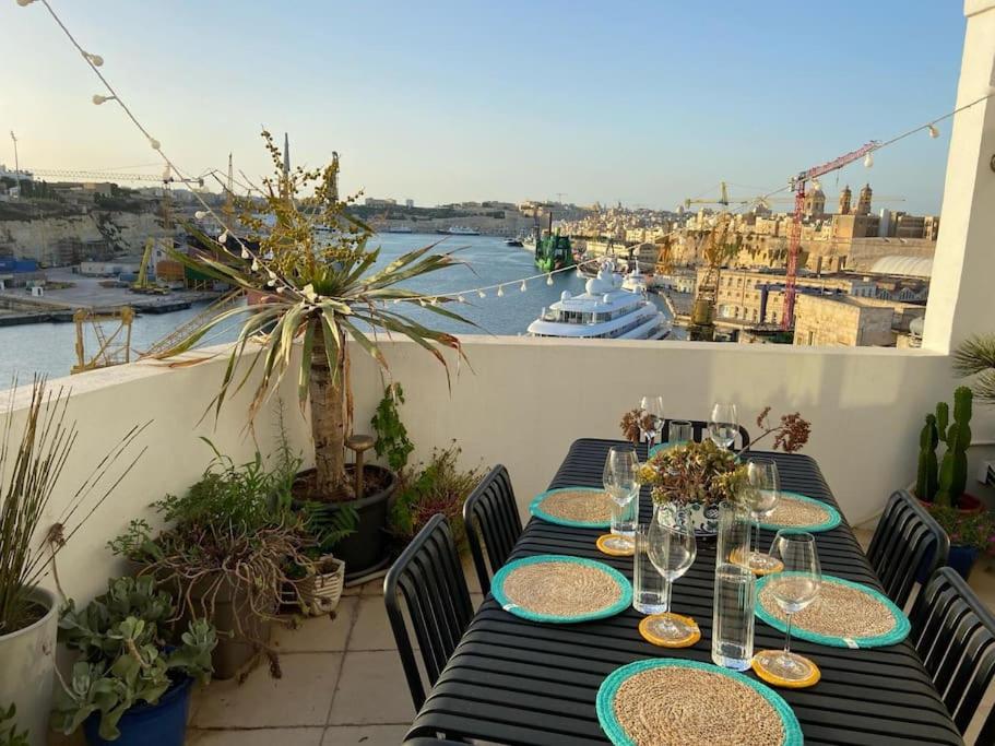 Modern Penthouse - Harbour Views
