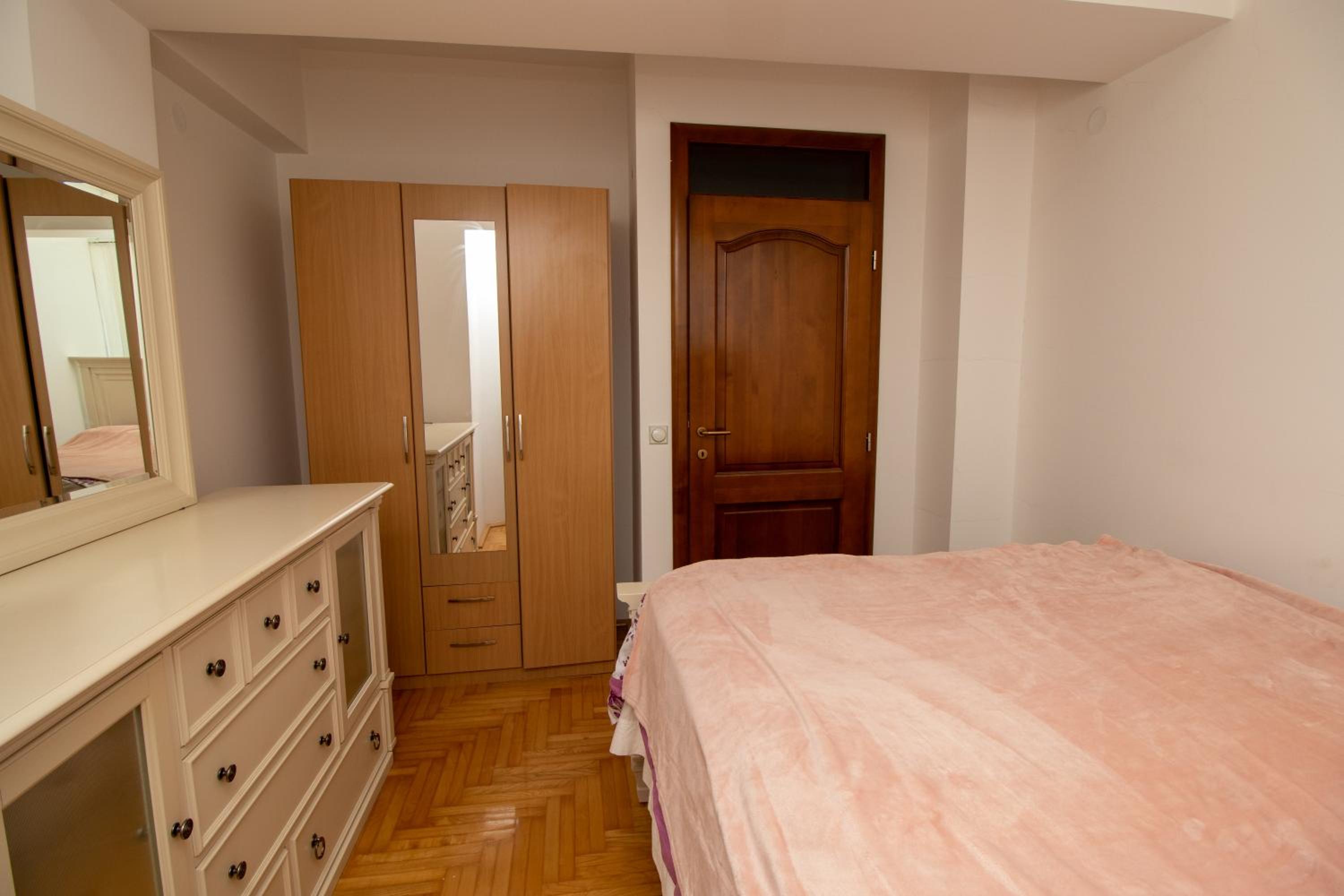APARTMENTS ANI