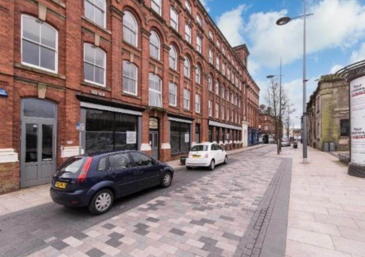 Webberley Stylish and Spacious Studio Unit in Stoke on Trent view 5