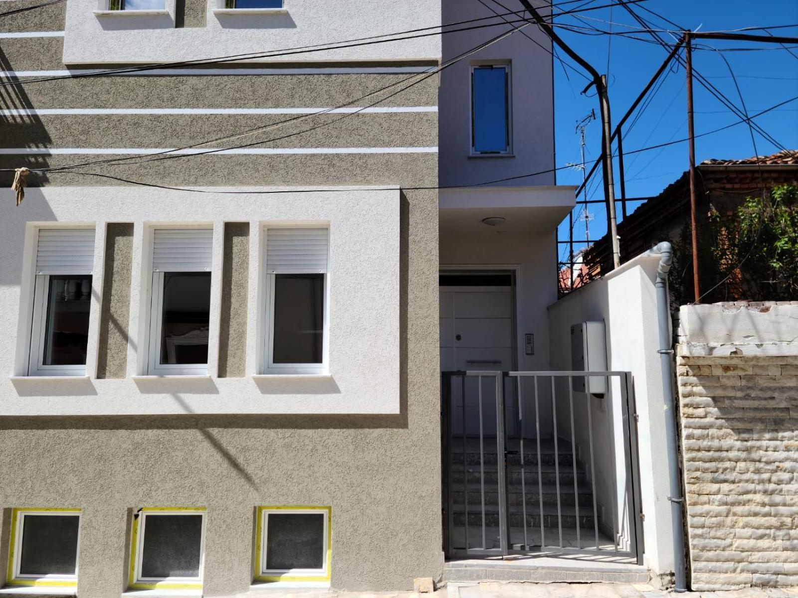 Travelers' Korça Home