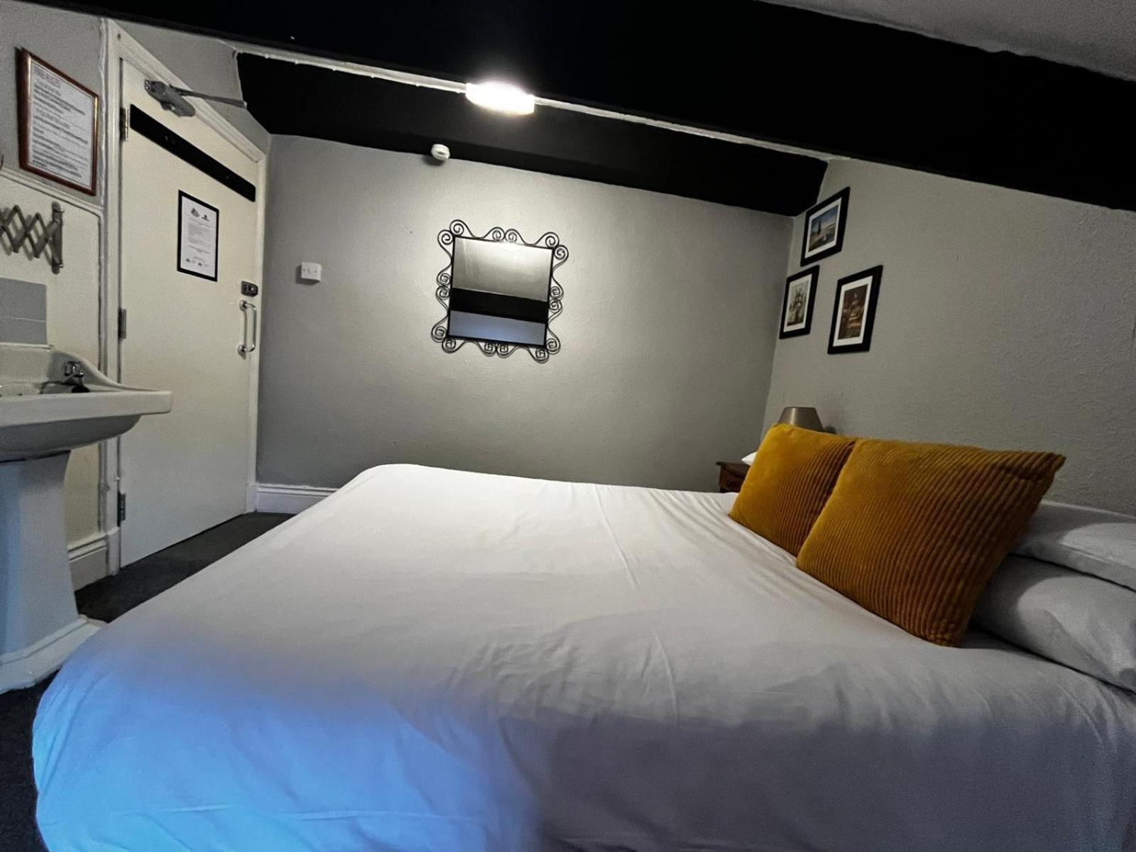 Black Bull Hotel view 3